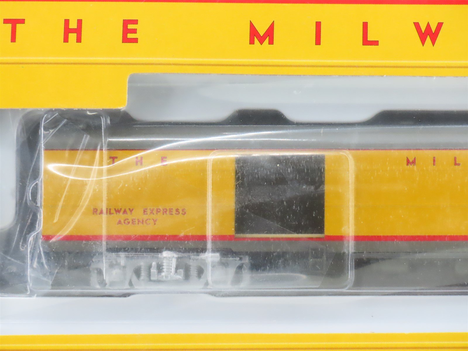 HO Walthers 932-9291 MILW Hiawatha Scheme Express Baggage Passenger -Sealed
