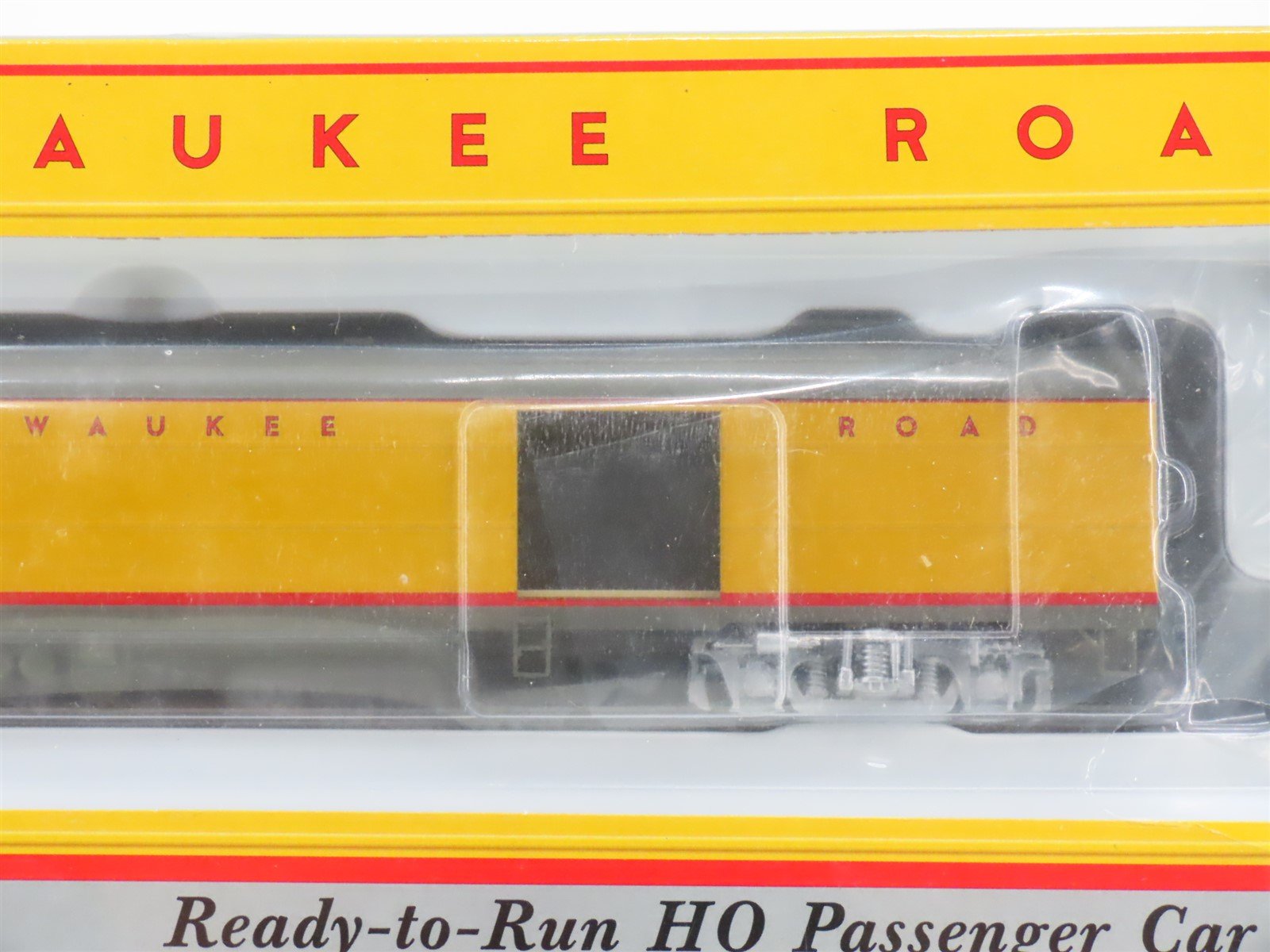 HO Walthers 932-9291 MILW Hiawatha Scheme Express Baggage Passenger -Sealed