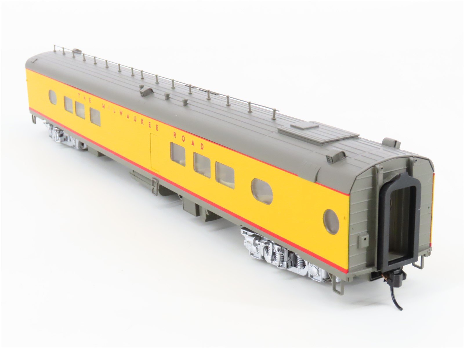 HO Walthers 932-9241 MILW Milwaukee Road Hiawatha Scheme Tap Lounge Passenger