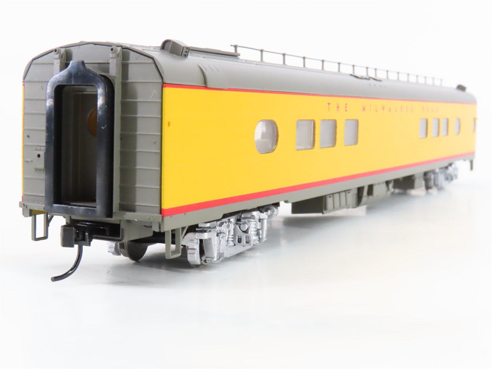 HO Walthers 932-9241 MILW Milwaukee Road Hiawatha Scheme Tap Lounge Passenger