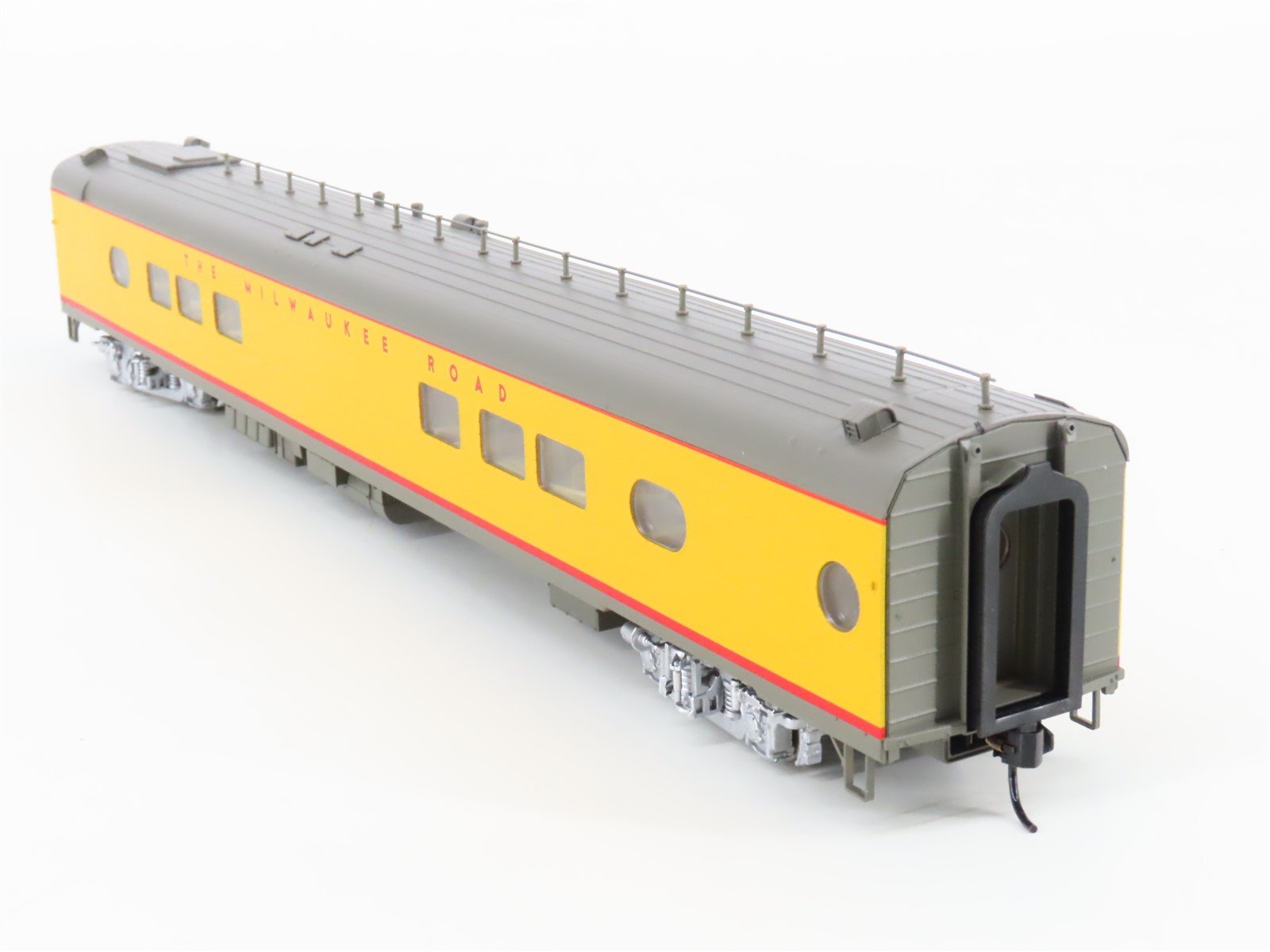 HO Walthers 932-9241 MILW Milwaukee Road Hiawatha Scheme Tap Lounge Passenger