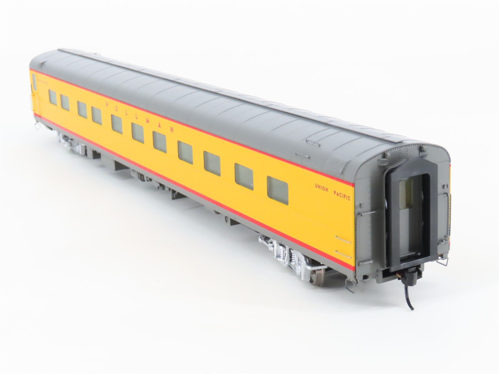 HO Scale Walthers 932-9500 UP Union Pacific Double Bedroom Sleeper Passenger