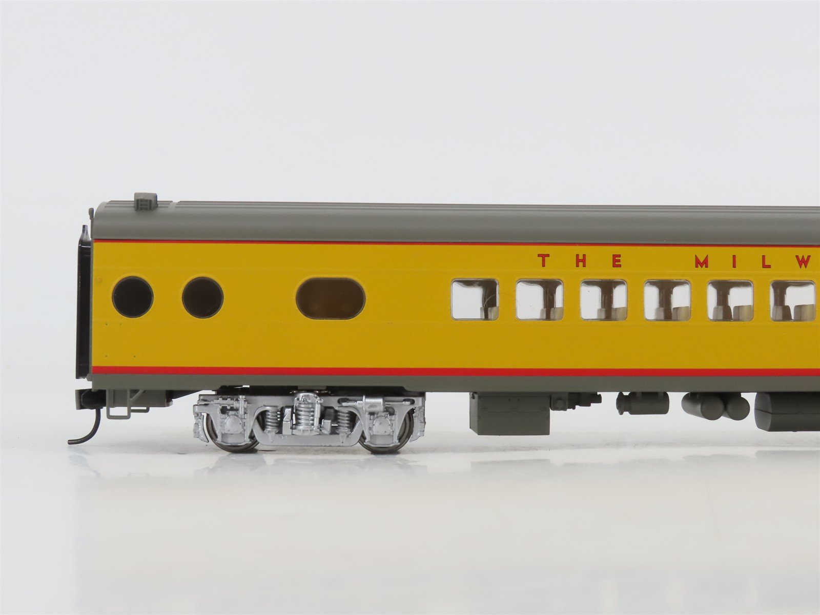 HO Scale Walthers 932-9282 MILW Hiawatha 