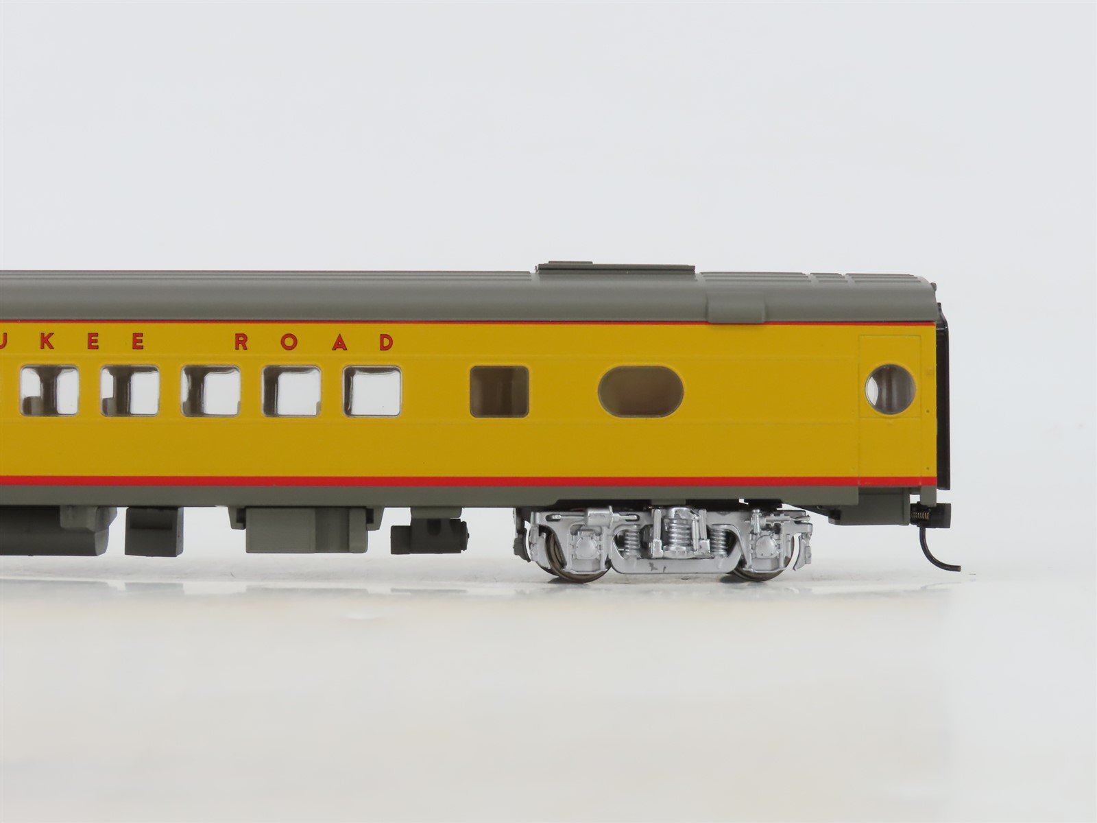 HO Scale Walthers 932-9282 MILW Hiawatha 