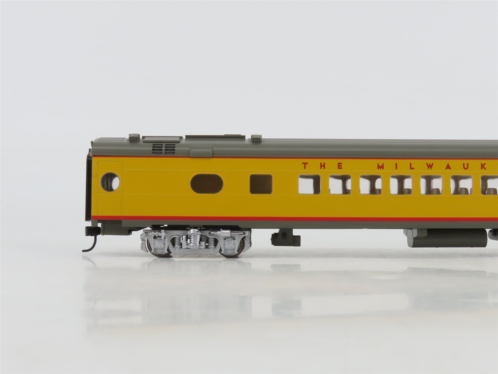 HO Scale Walthers 932-9302 MILW Hiawatha 