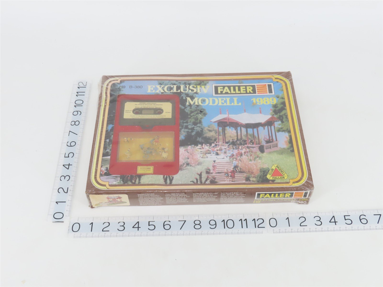 HO Scale Faller B-380 Eclusiv Modell 1989 Pavilion w/Figures & Music Tape SEALED