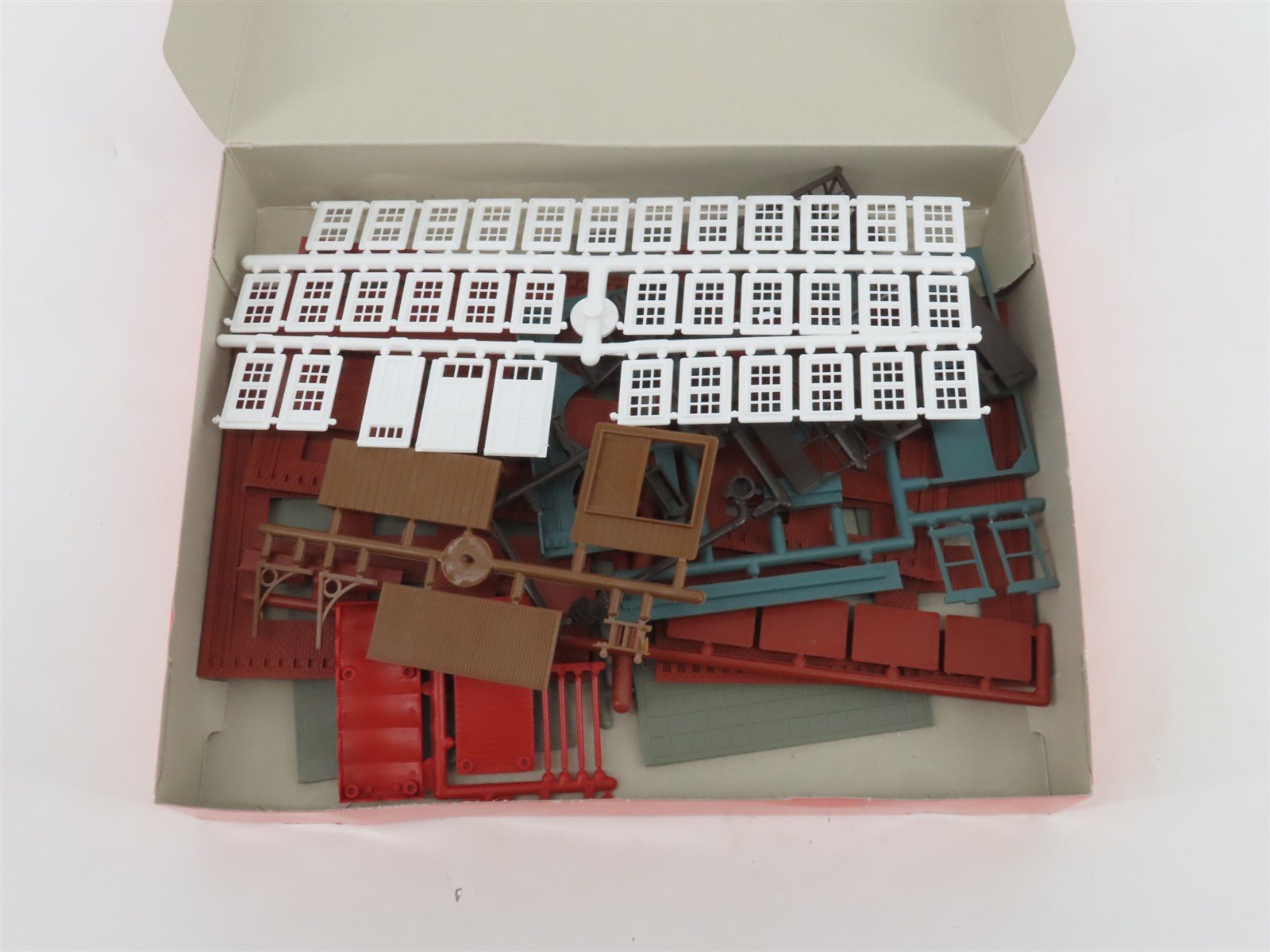 HO Scale IHC 810 Luigi's Restaurant Kit