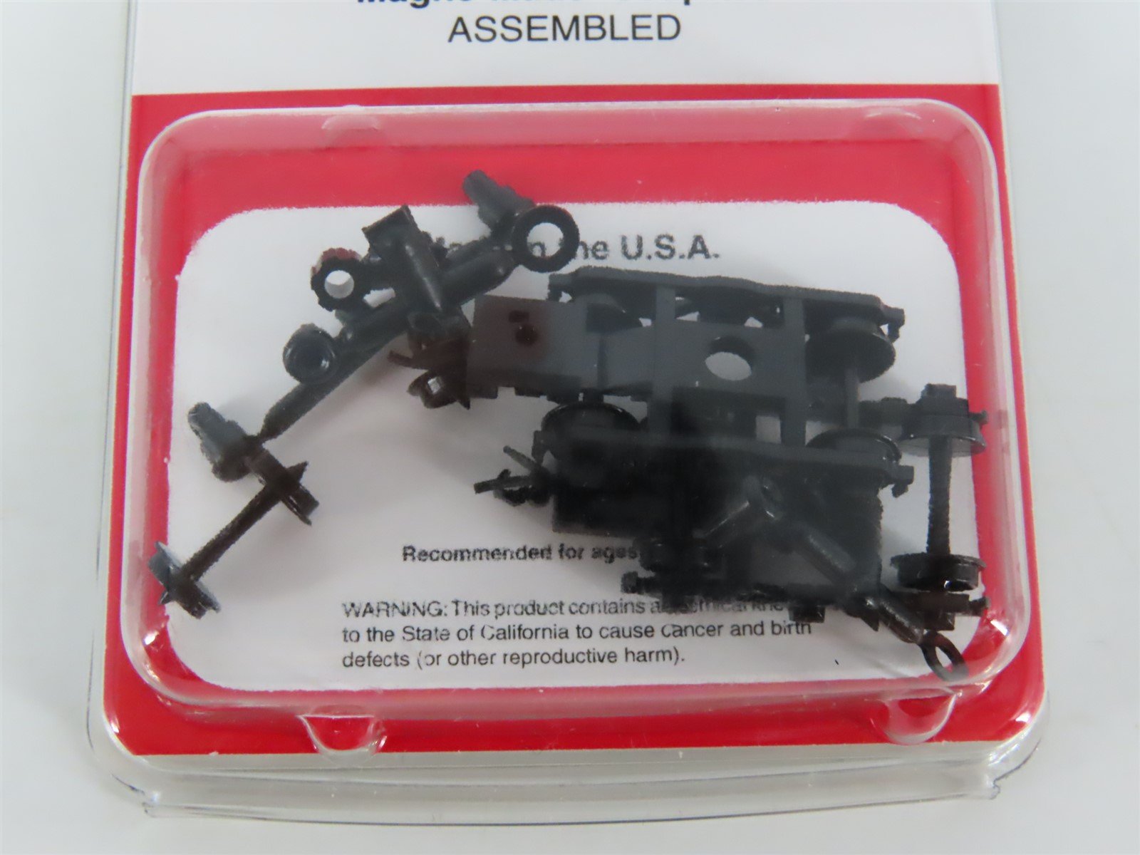 N Micro-Trains MTL 00302132 (1182) Commonwealth 6-Wheel Trucks/Couplers - 1 Pair