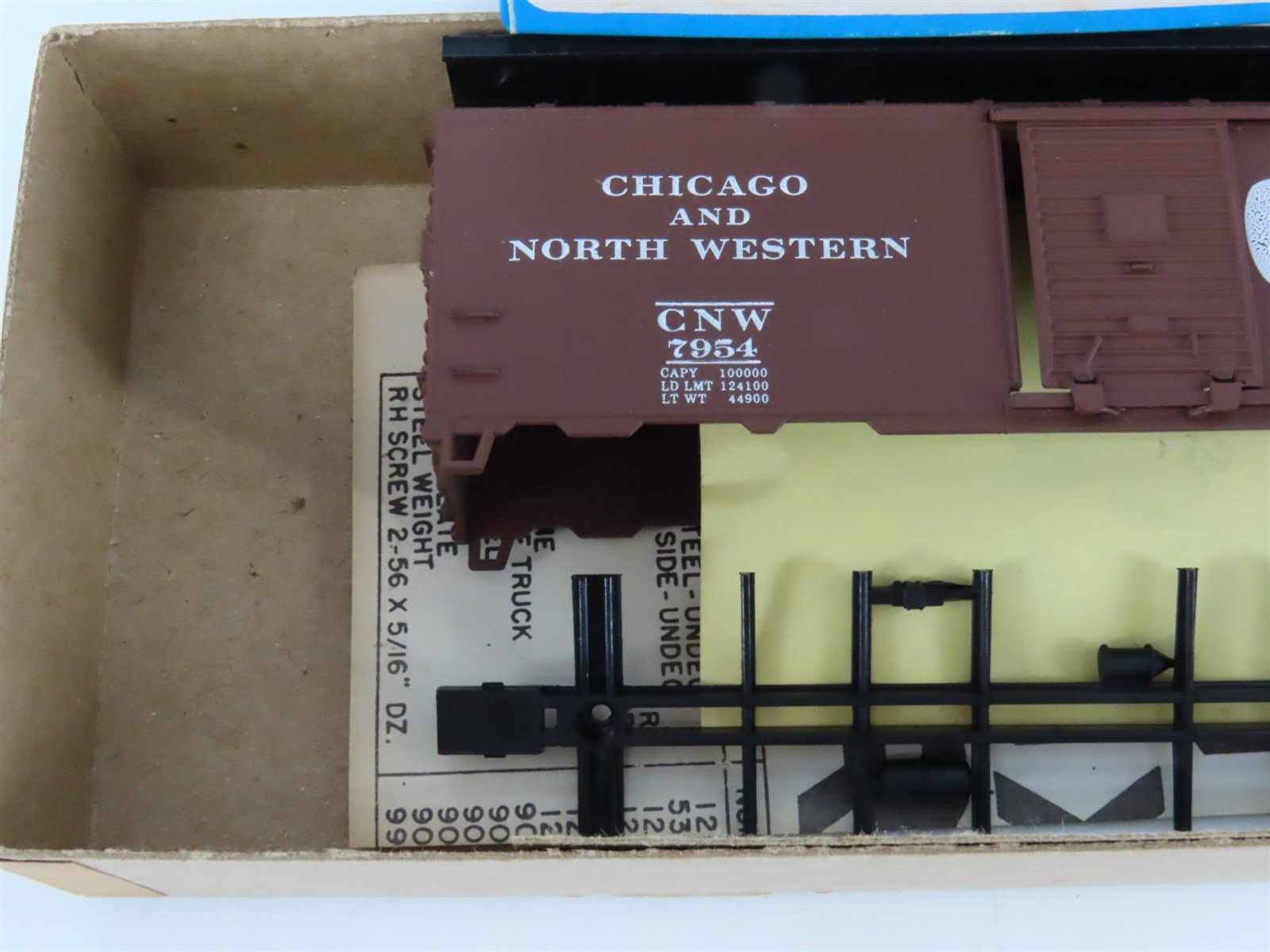 HO Scale Athearn Bev-Bel Kit #1023-1 CNW Chicago & North Western Box Car #7954