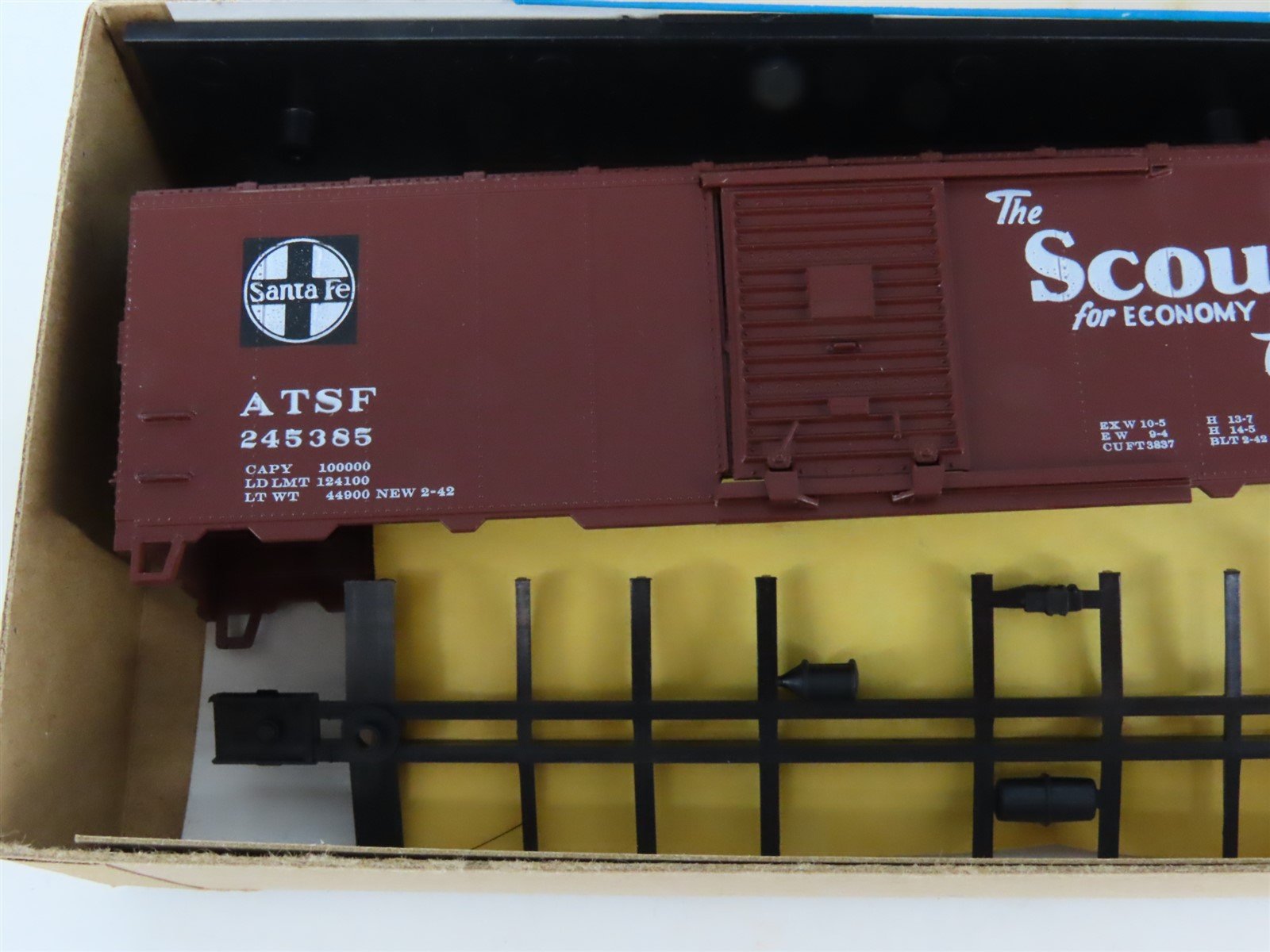 HO Scale Athearn Bev-Bel Kit #1399 ATSF Santa Fe The Scout 40' Box Car #245385