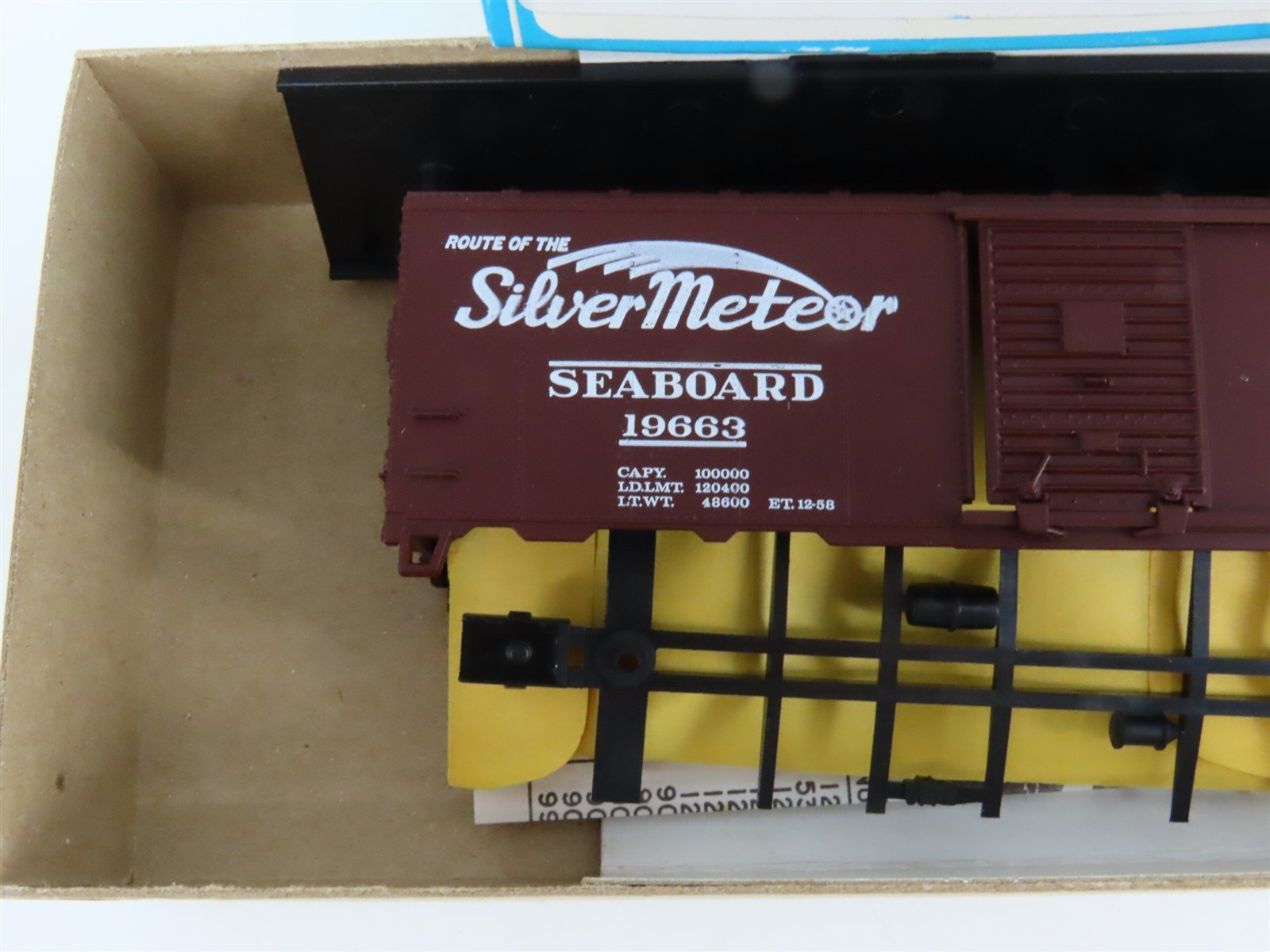 HO Scale Athearn Bev-Bel Kit #1084-4/3 SAL Silver Meteor 40' Box Car #19663