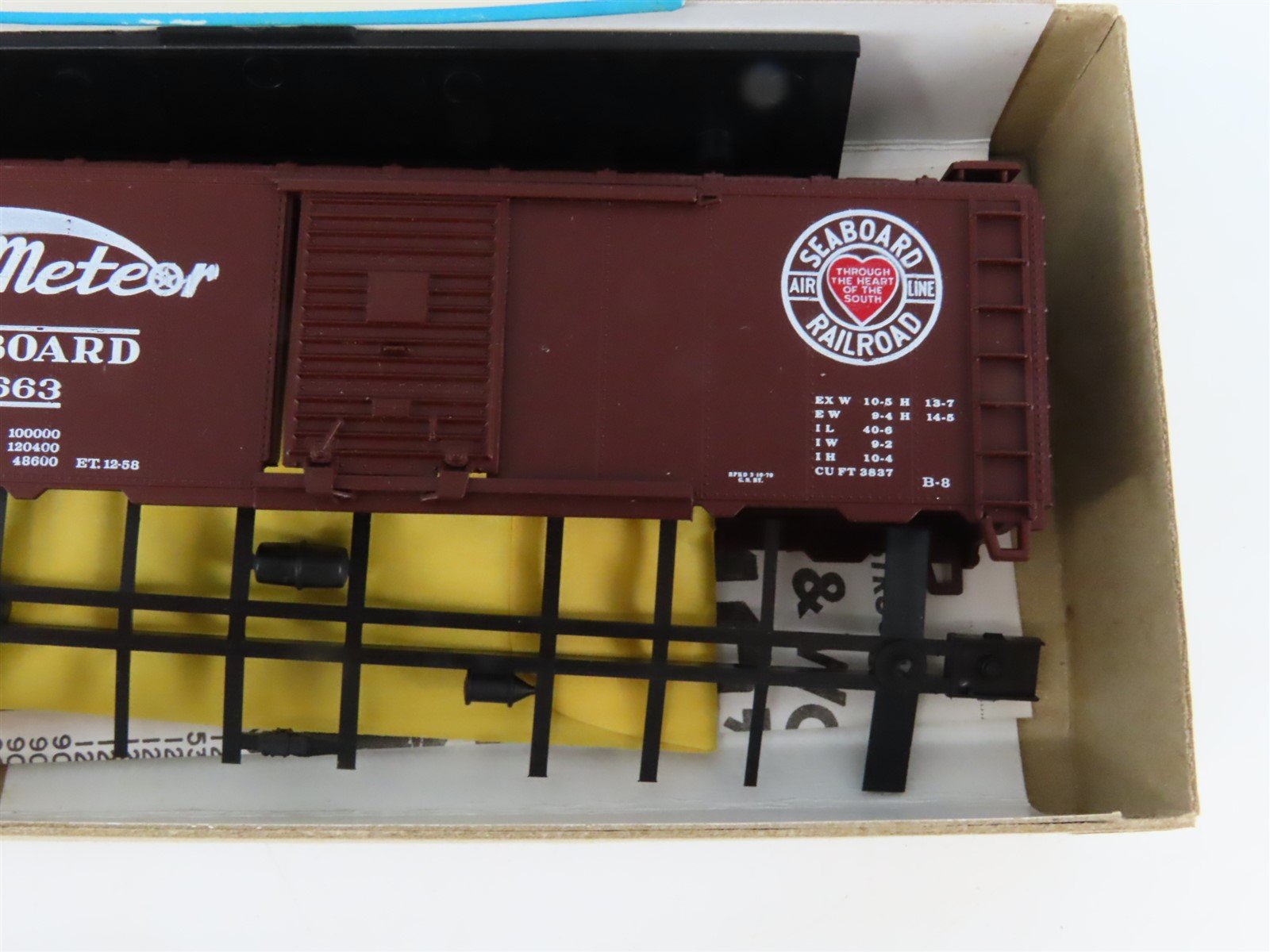 HO Scale Athearn Bev-Bel Kit #1084-4/3 SAL Silver Meteor 40' Box Car #19663