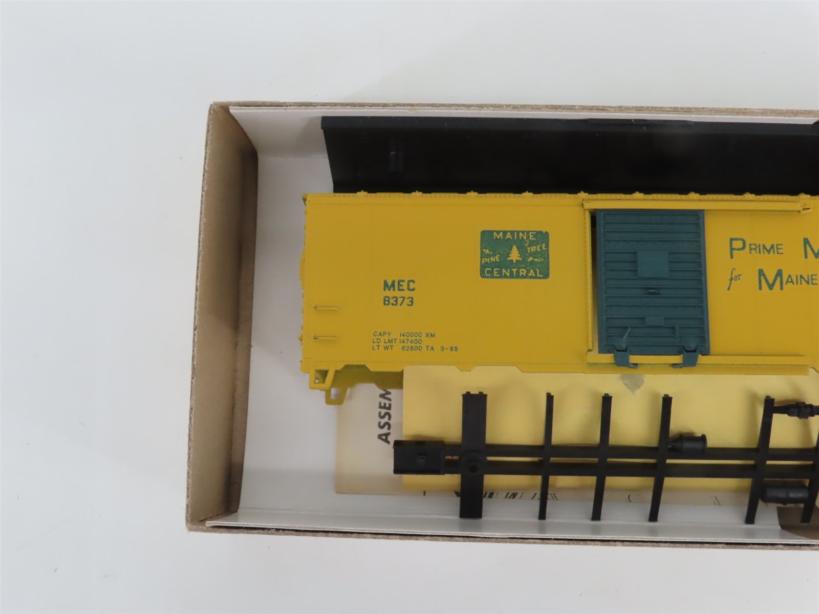 HO Scale Athearn Bev-Bel Kit #1021-2 MEC Pine Tree Route 40' Box Car #8373