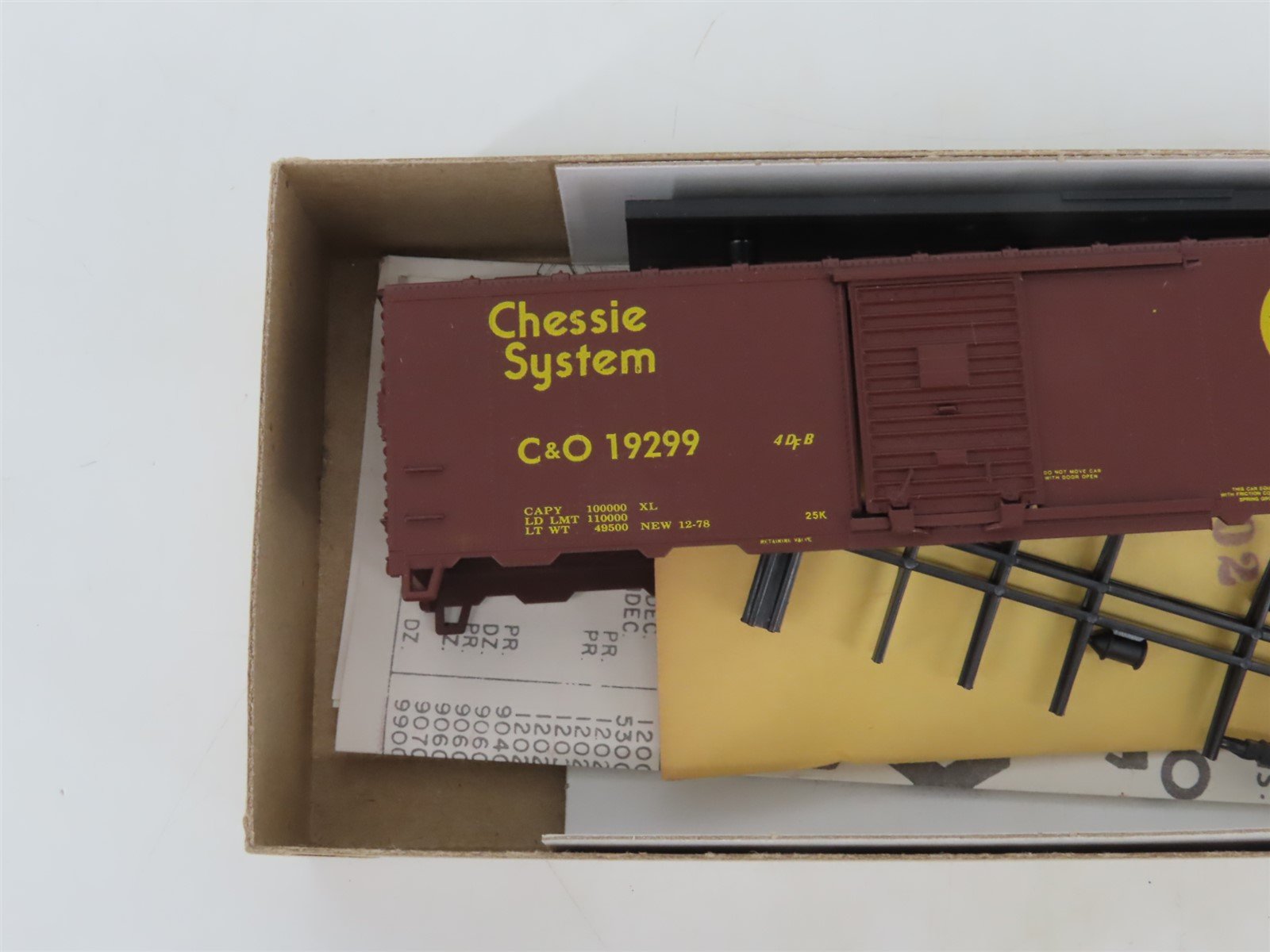HO Scale Athearn Bev-Bel Kit #465-3 C&O Chessie System 40' Box Car #19299