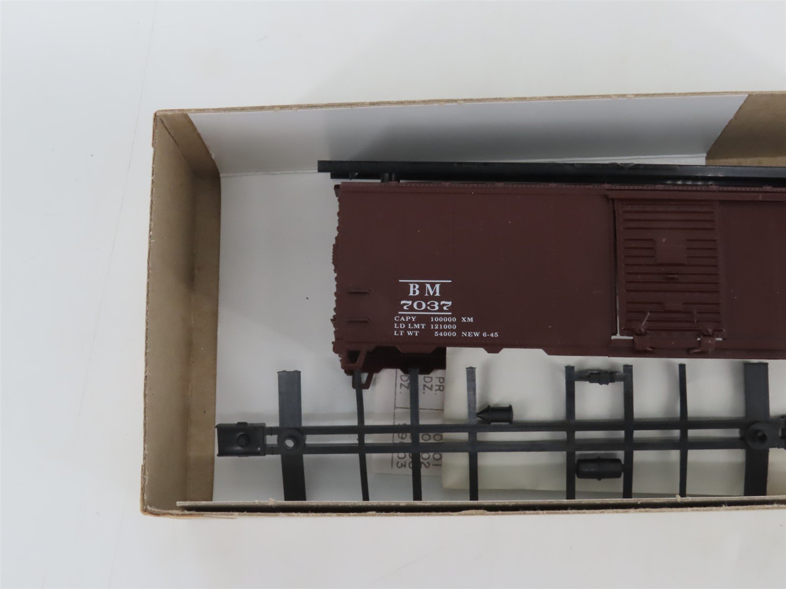 HO Scale Athearn Bev-Bel Kit #1051-3 BM Boston & Maine 40' Box Car #7037