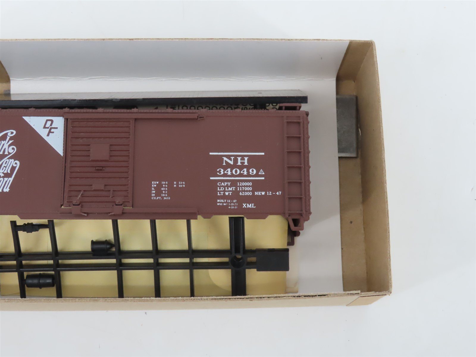 HO Scale Athearn Bev-Bel Kit #1079 NH New Haven 40' Single Door Box Car #34049