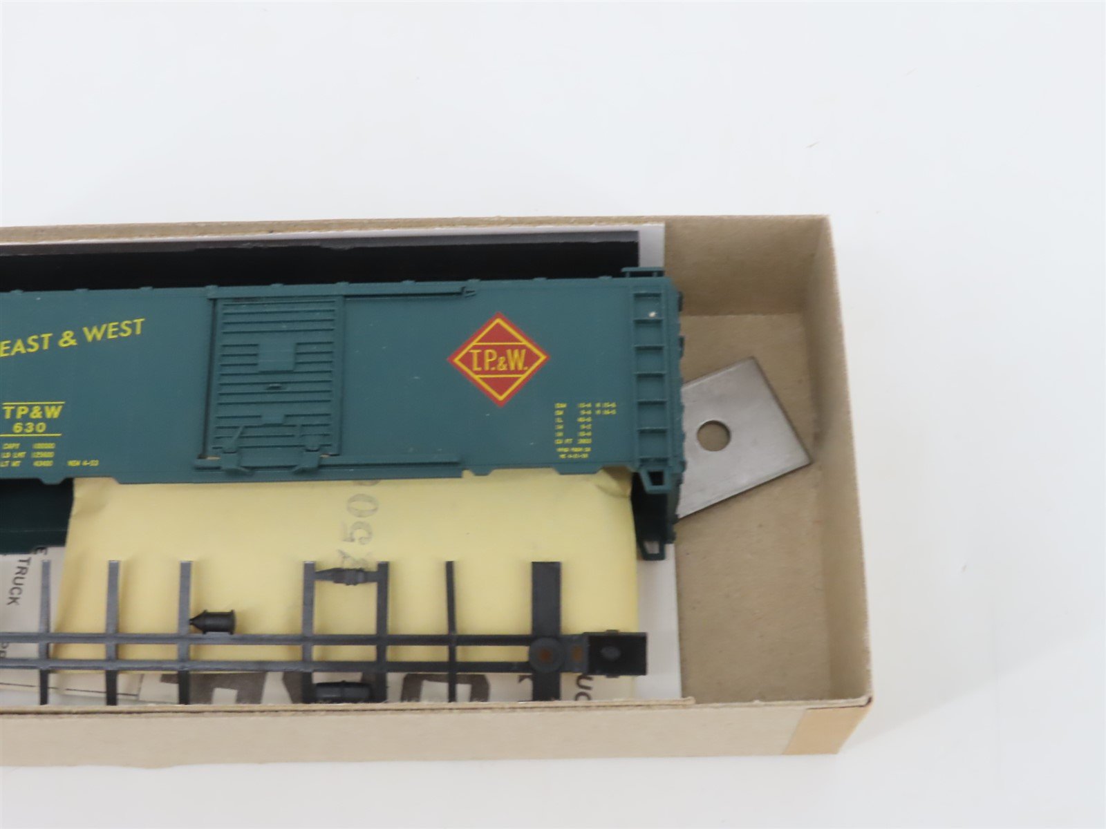 HO Athearn Bev-Bel Kit #1029-1 TP&W Toledo Peoria & Western 40' Box Car #630