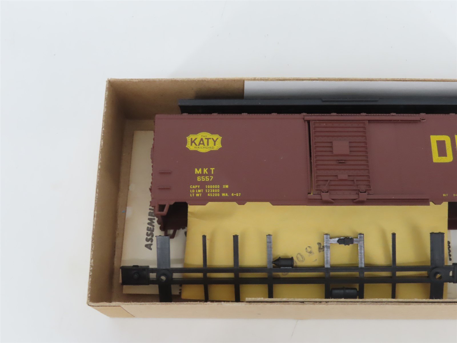 HO Scale Athearn Bev-Bel Kit #1396 M-K-T The Katy 40' Single Door Box Car #6557