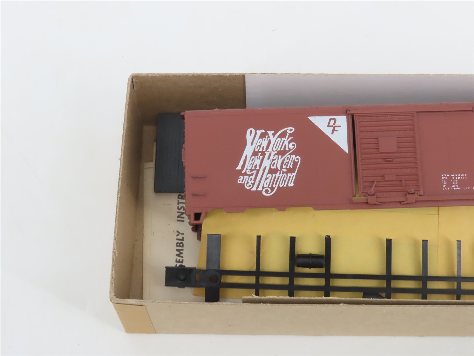 HO Scale Athearn Bev-Bel Kit #1079-2 NH New Haven 40' Single Door Box Car #34117