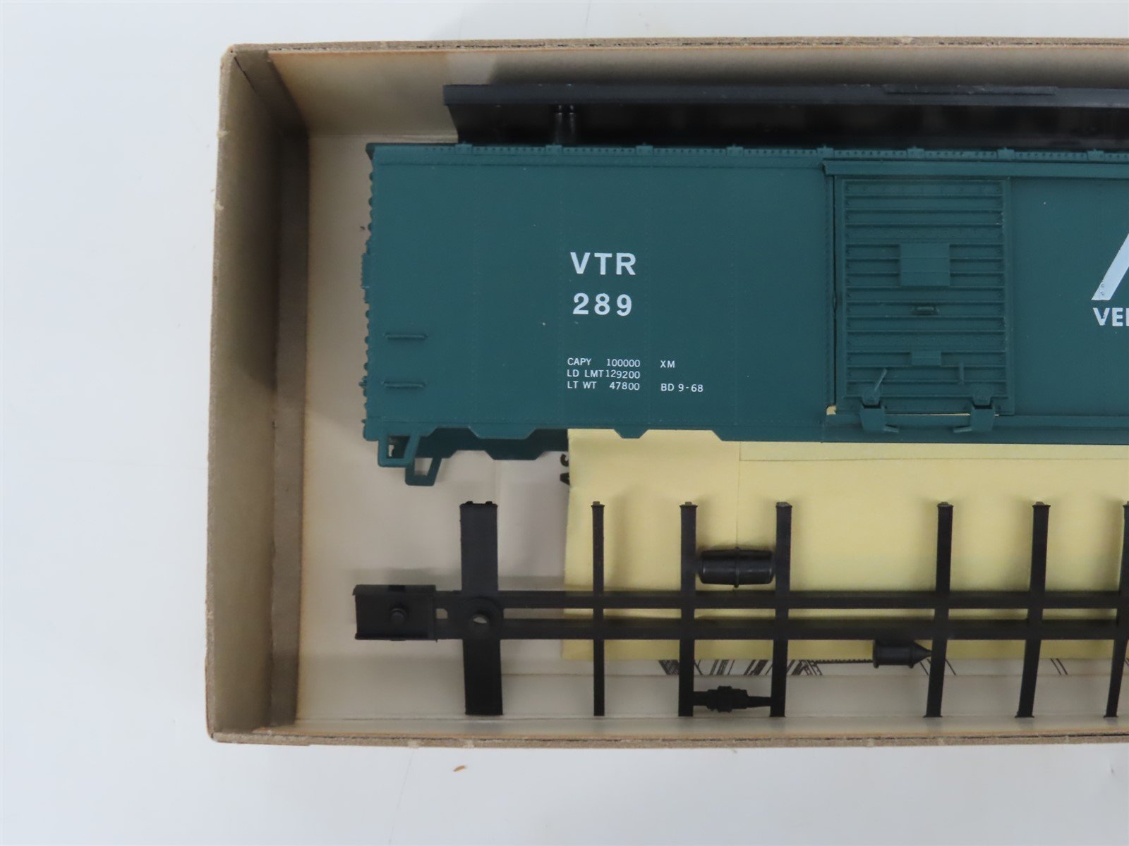 HO Scale Athearn Bev-Bel Kit #453 VTR Vermont Railway 40' Box Car #289