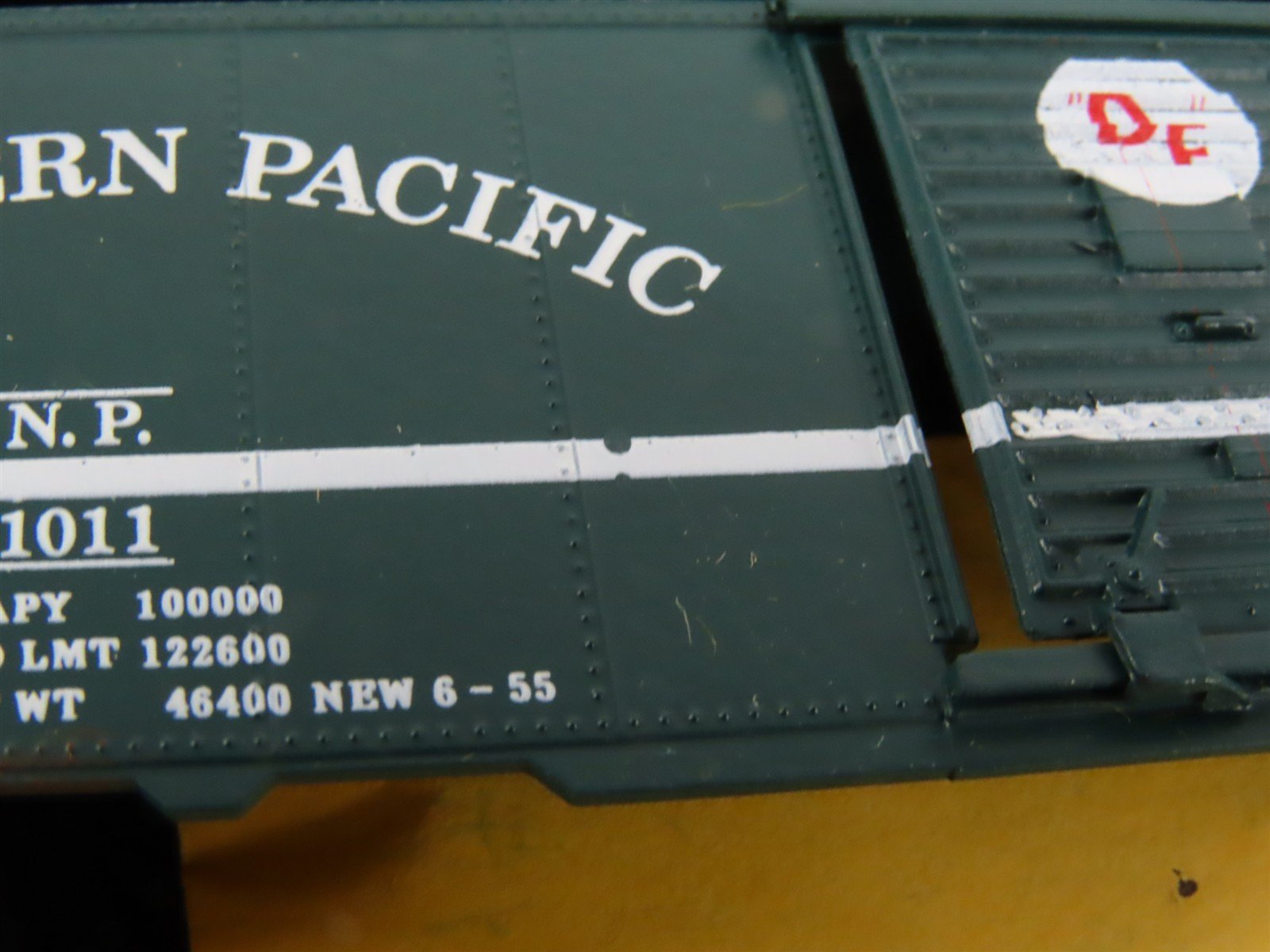 HO Scale Athearn Bev-Bel Kit #821-2 NP Northern Pacific 40' Box Car #1011