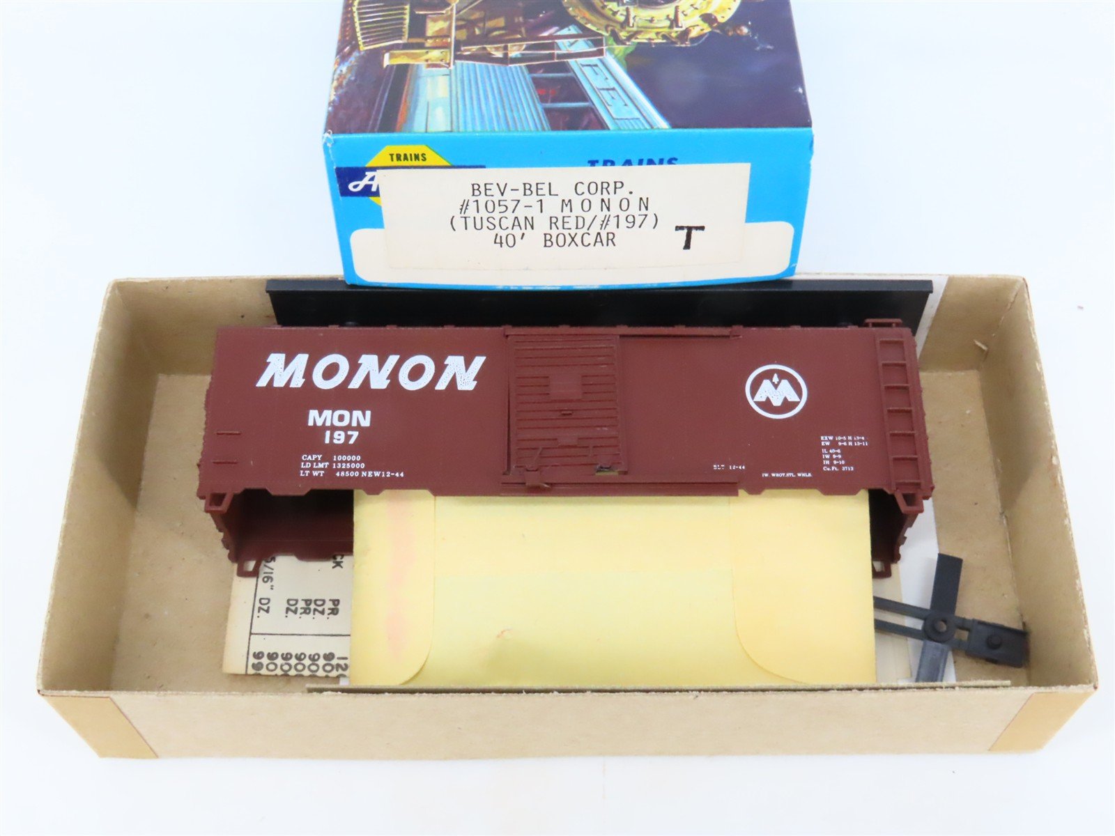 HO Scale Athearn Bev-Bel Kit #1057-1 MON Monon 40' Single Door Box Car #197