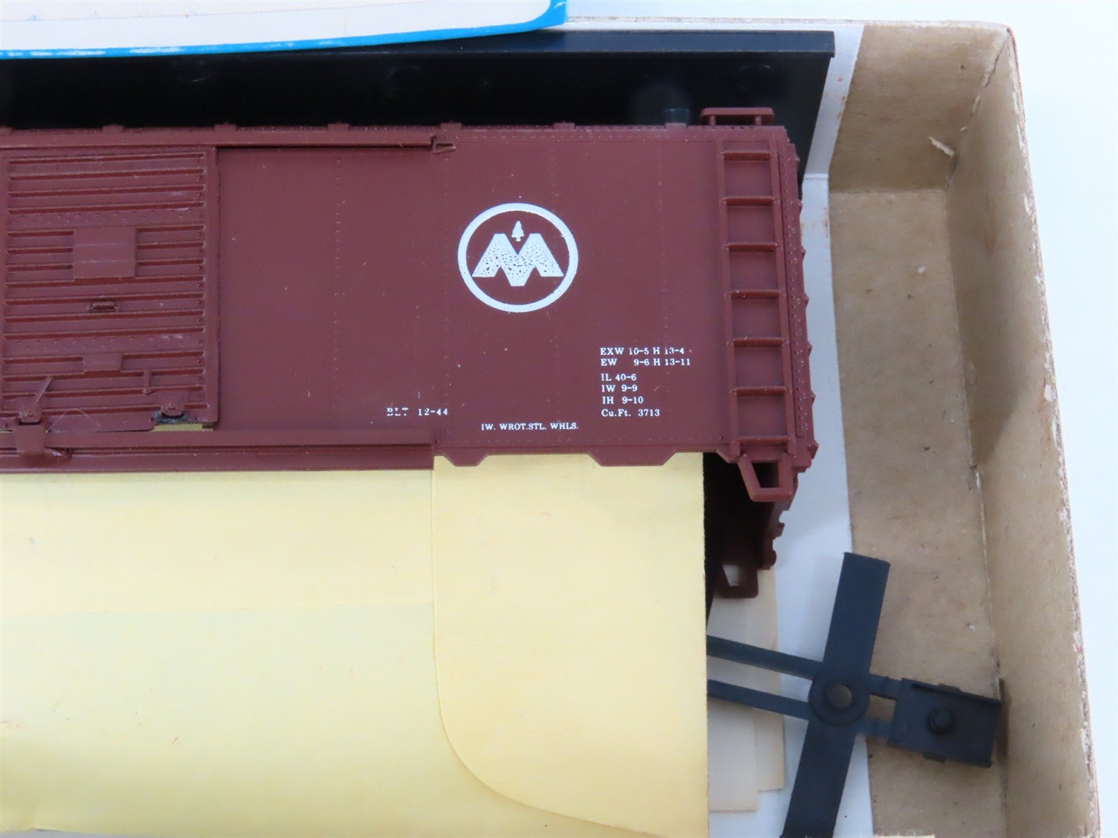HO Scale Athearn Bev-Bel Kit #1057-1 MON Monon 40' Single Door Box Car #197