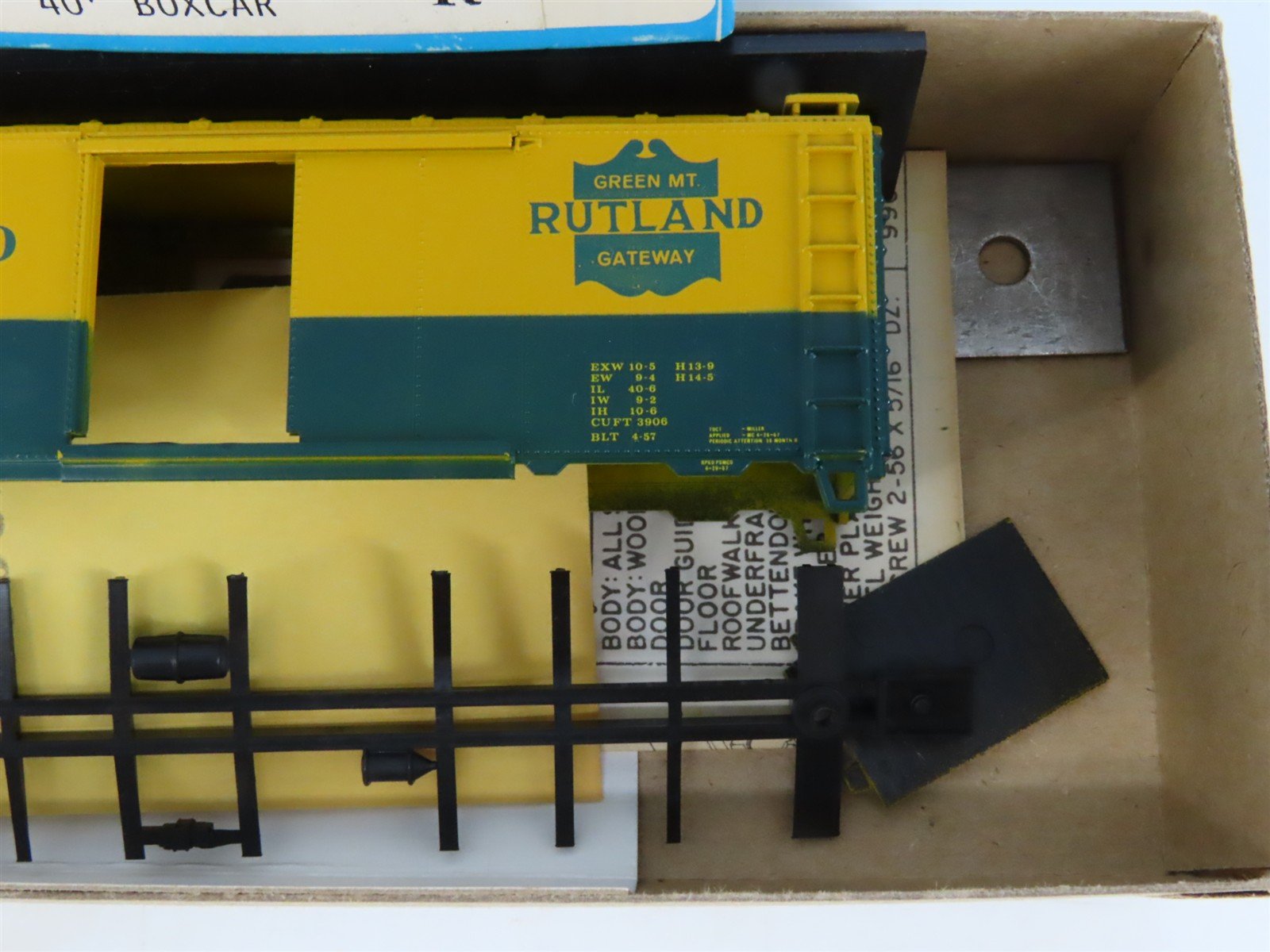 HO Scale Athearn Bev-Bel Kit #1449-2 RUT Rutland 40' Single Door Box Car #400