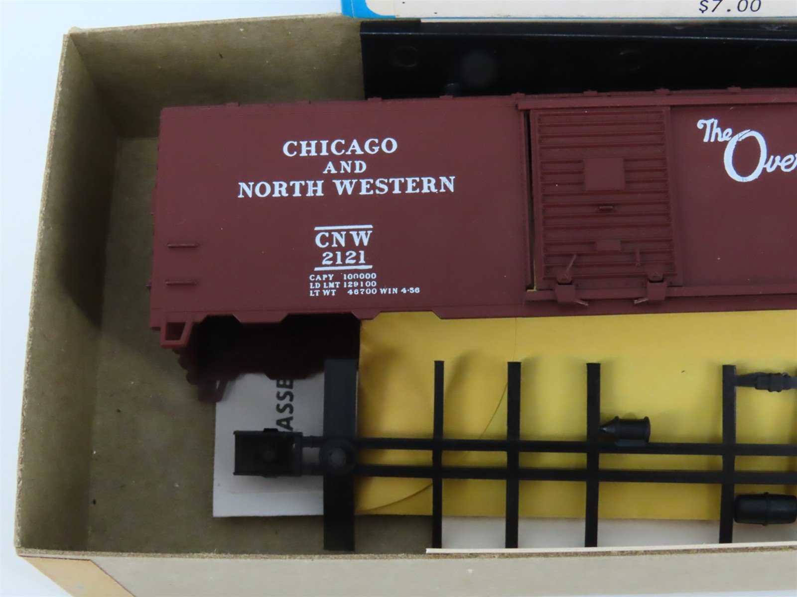 HO Scale Athearn Bev-Bel Kit #841-2 CNW Chicago & Northwestern 40' Box Car #2121