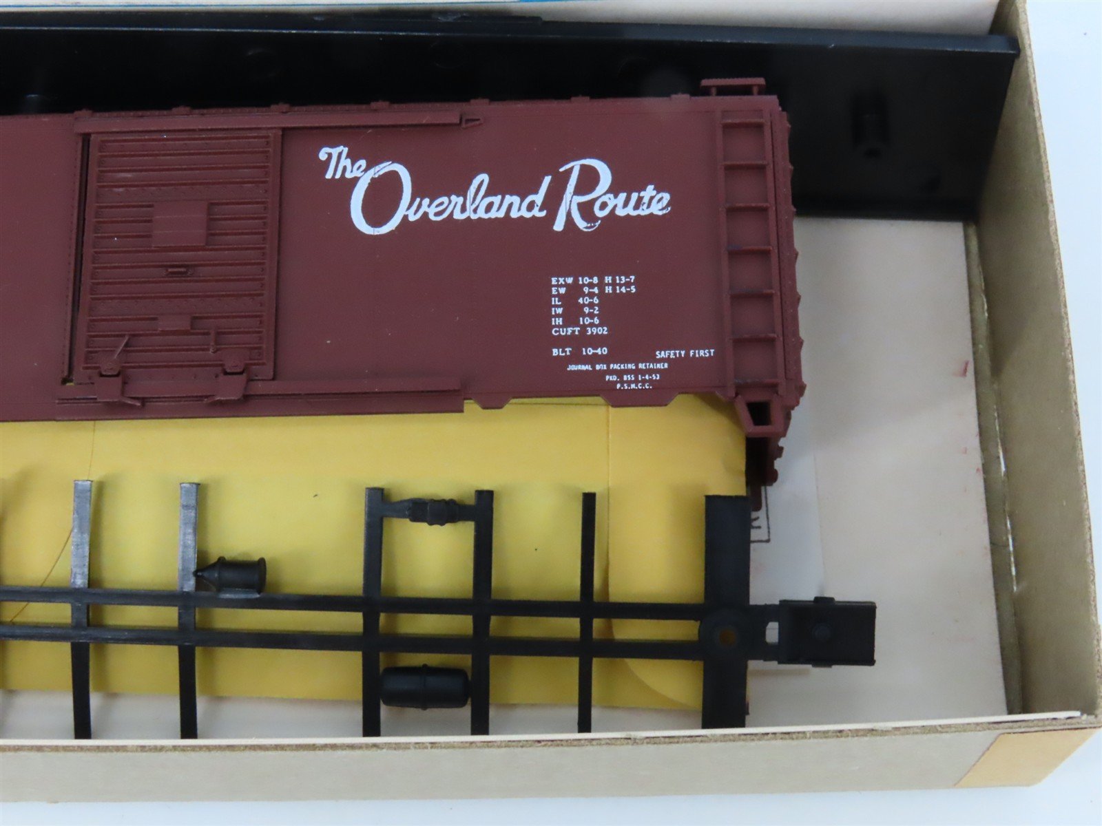 HO Scale Athearn Bev-Bel Kit #841-2 CNW Chicago & Northwestern 40' Box Car #2121