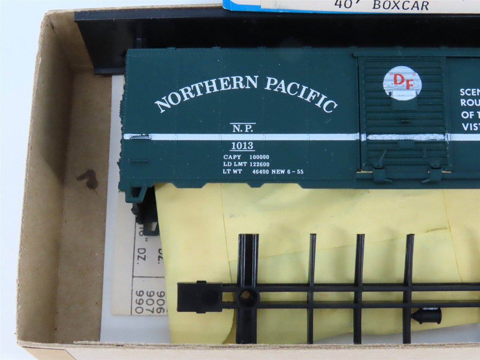 HO Scale Athearn Bev-Bel Kit #821-1 NP Northern Pacific 40' Box Car #1013