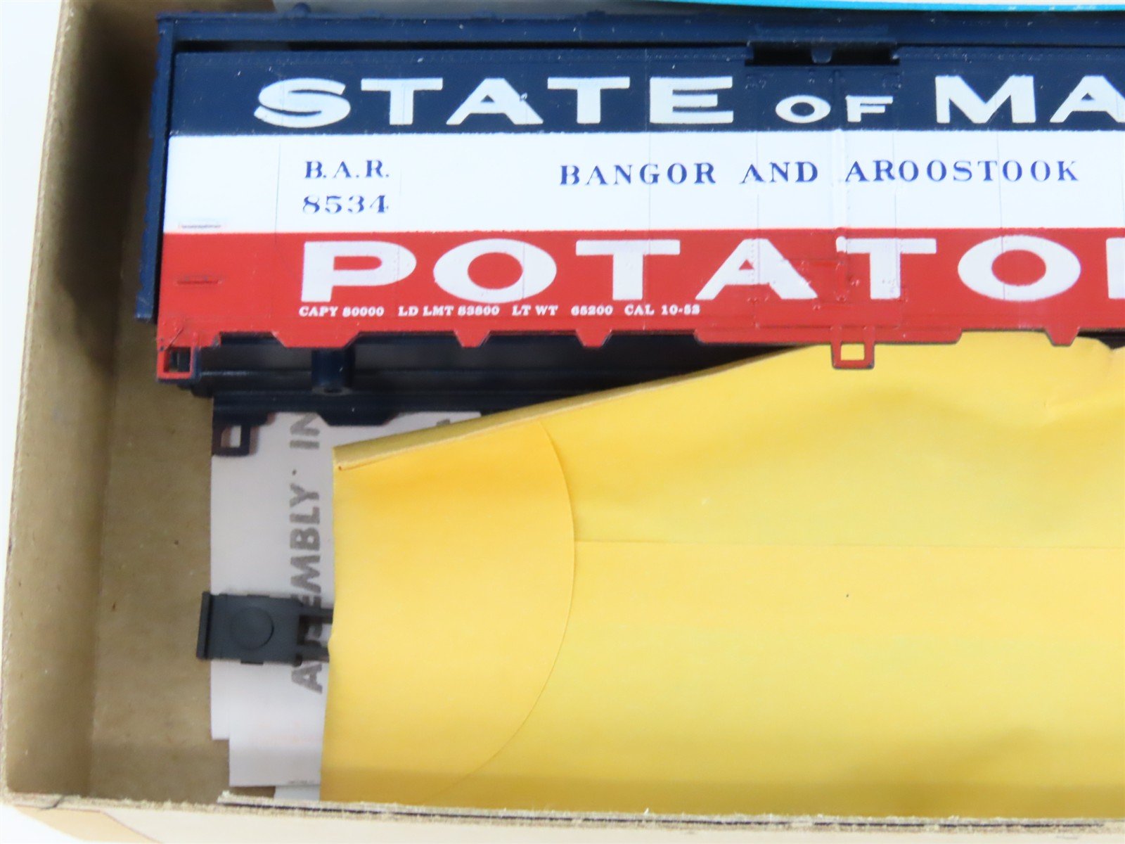 HO Scale Athearn Bev-Bel Kit #1994 BAR Bangor & Aroostook 40' Reefer #8534