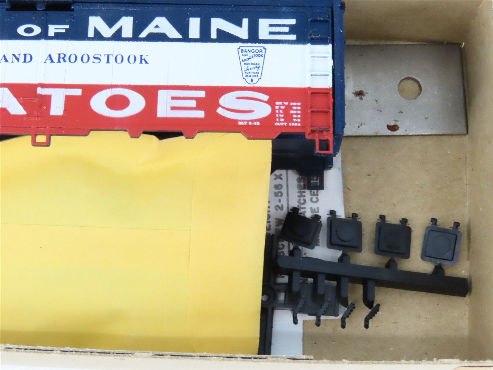 HO Scale Athearn Bev-Bel Kit #1994 BAR Bangor & Aroostook 40' Reefer #8534