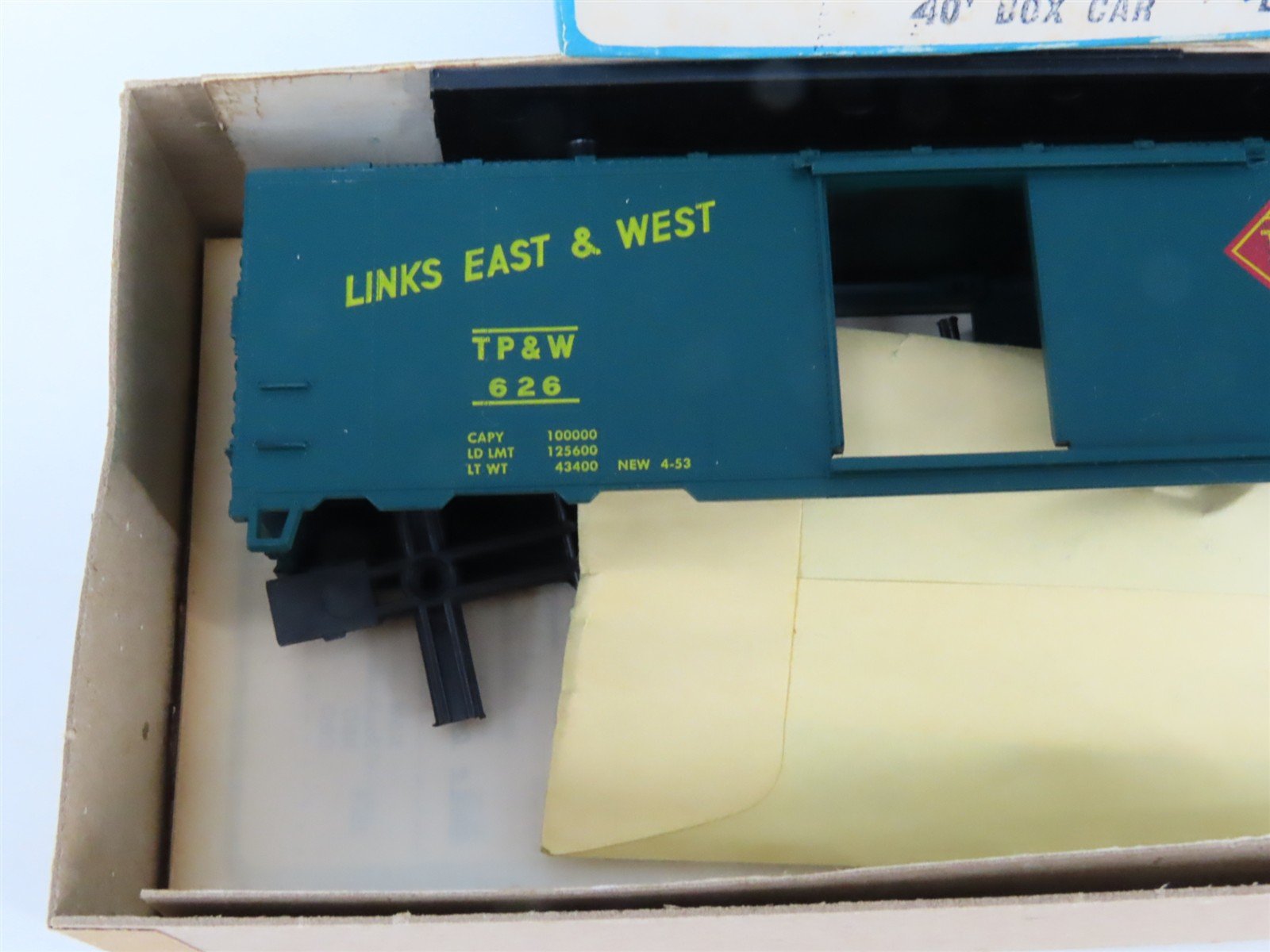 HO Scale Athearn Bev-Bel Kit #1029 TP&W Toledo Peoria & Western 40' Box Car #626