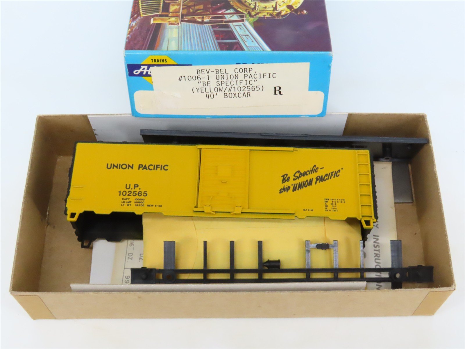 HO Scale Athearn Bev-Bel Kit #1006-1 UP Union Pacific 40' Box Car #102565