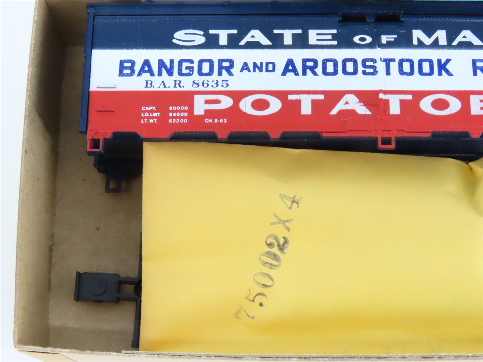 HO Scale Athearn Bev-Bel Kit #1995 BAR Bangor & Aroostook 40' Reefer #8635