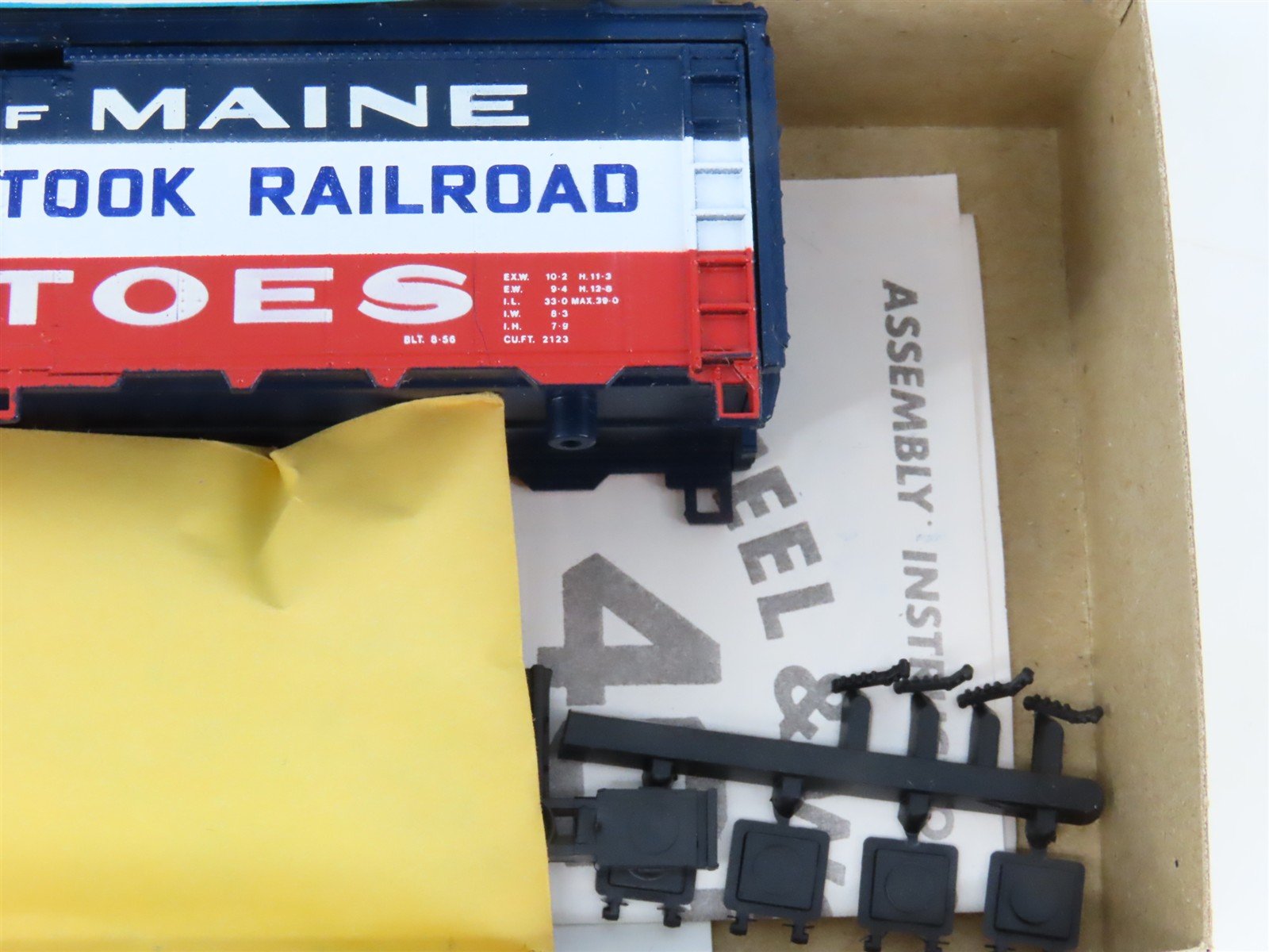 HO Scale Athearn Bev-Bel Kit #1995 BAR Bangor & Aroostook 40' Reefer #8635