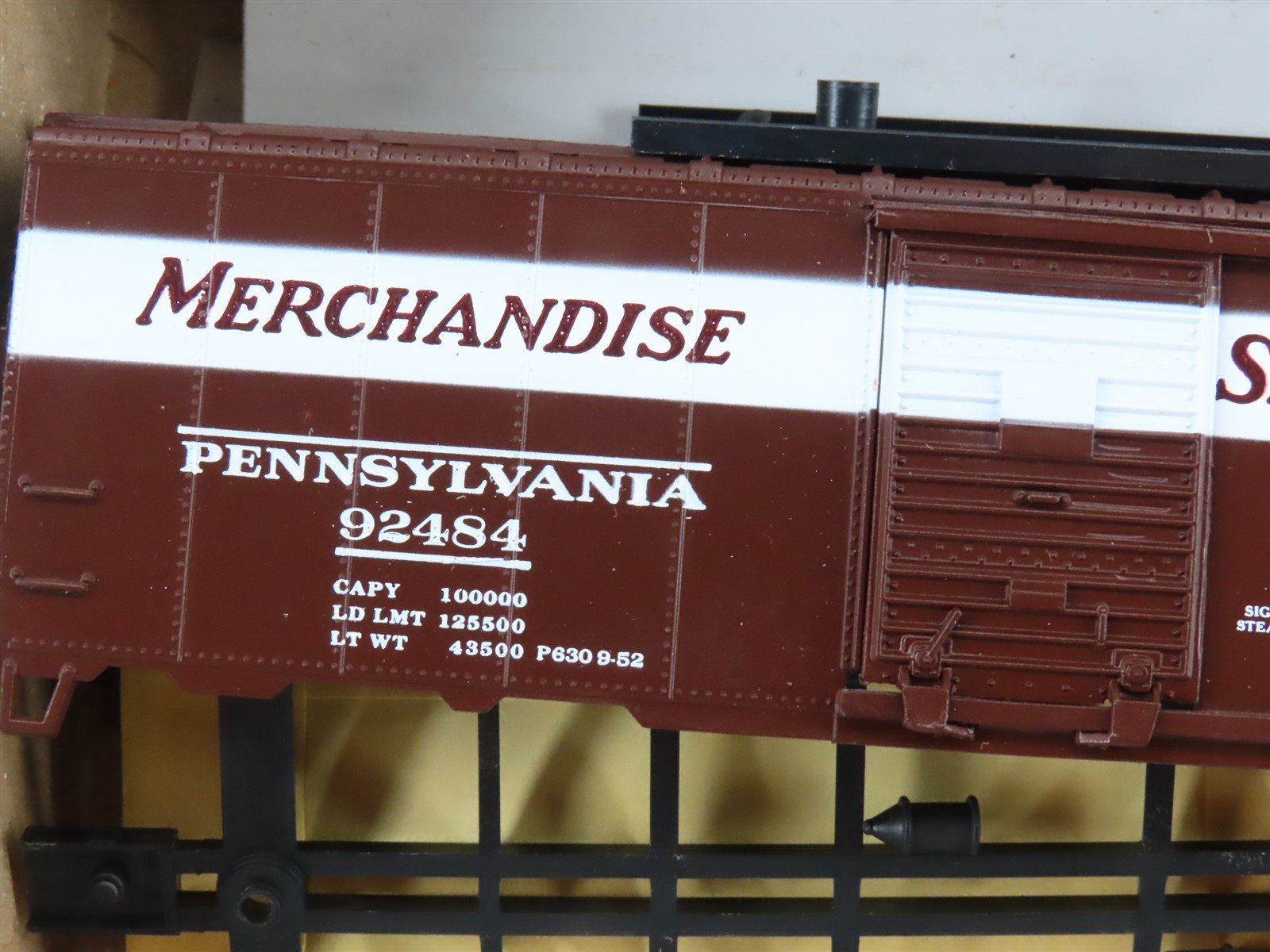 HO Scale Athearn Bev-Bel Kit 1734-9 PRR Merchandise Service 40' Box Car #92484
