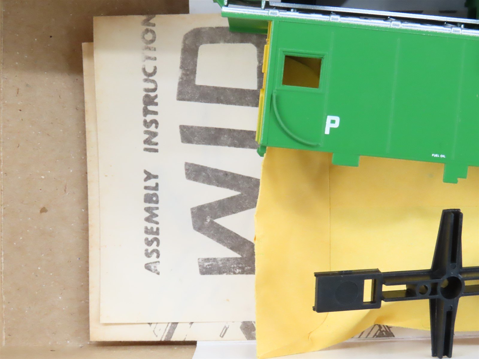 HO Athearn Bev-Bel Kit 2209-1 NP Northern Pacific Extended Vision Caboose #10032