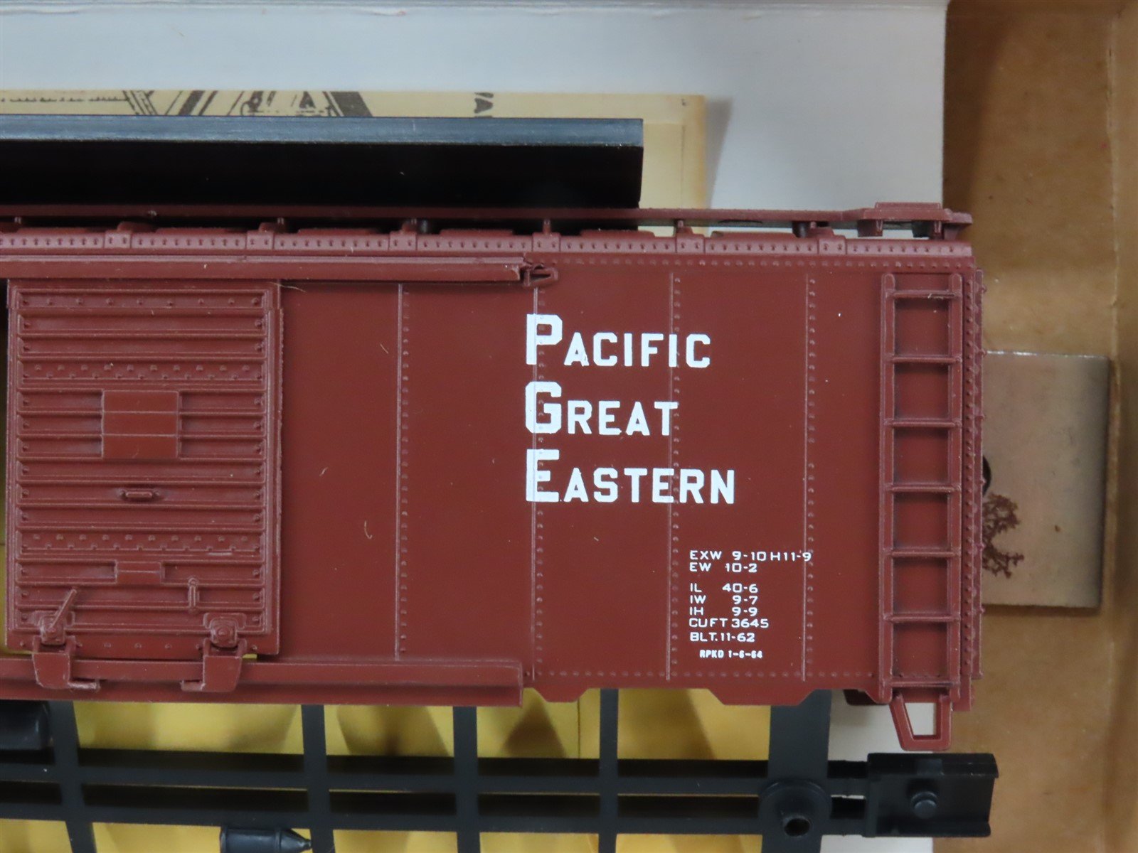 HO Scale Athearn Bev-Bel Kit 1388 PGE Pacific Great Eastern 40' Box Car #4103