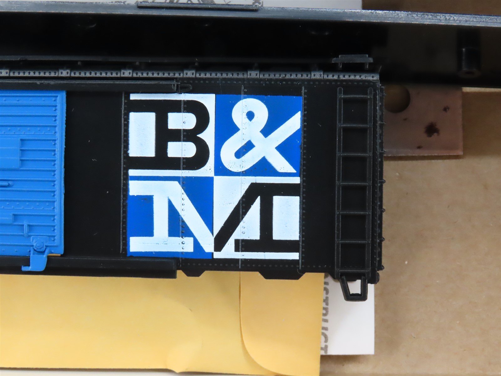 HO Scale Athearn Bev-Bel Kit 1002-3 B&M Checkerboard 40' Steel Box Car #74734