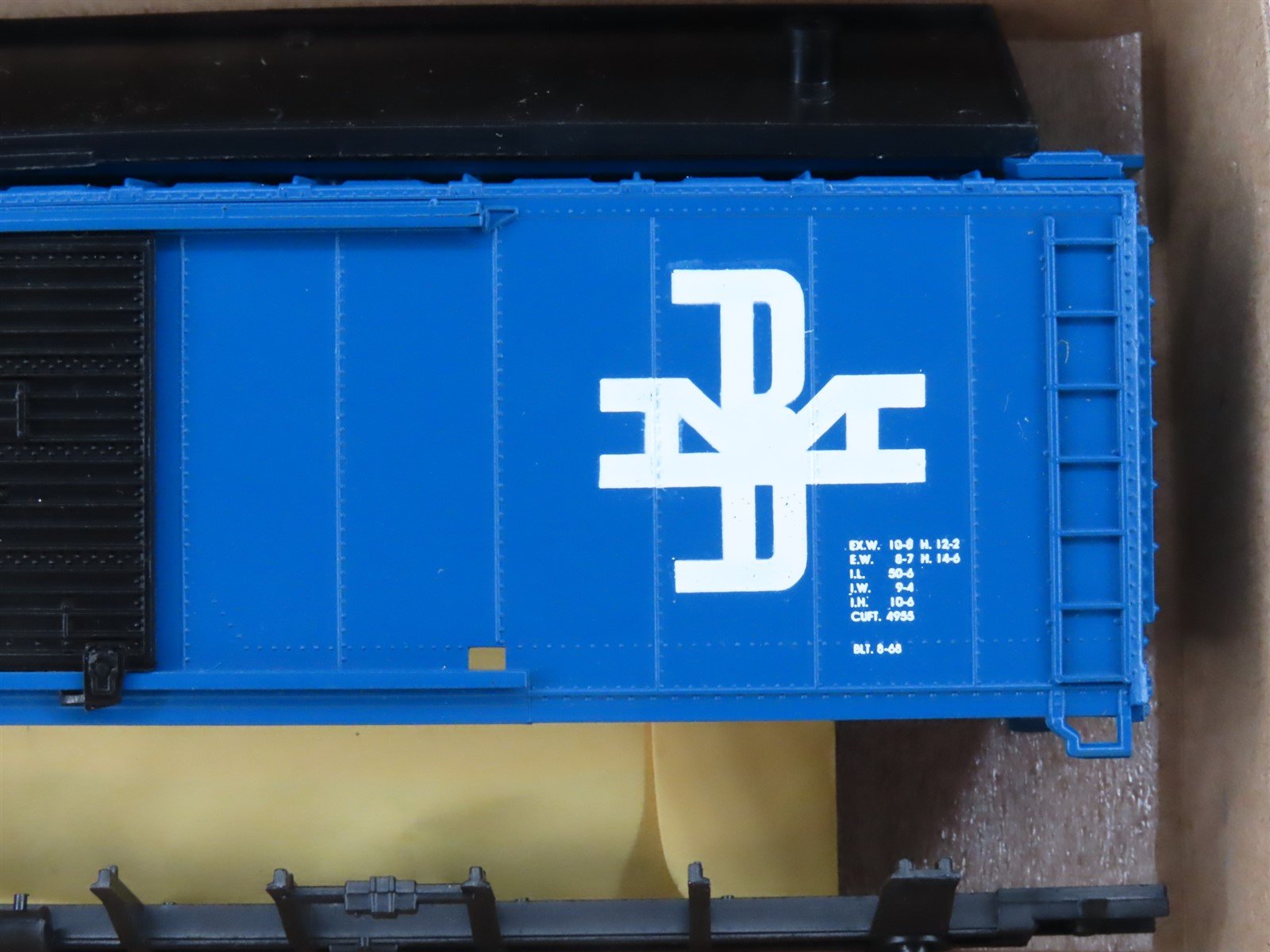 HO Athearn Bev-Bel Kit 2384 B&M Boston & Maine 50' Hydra-Cushion Box Car #928
