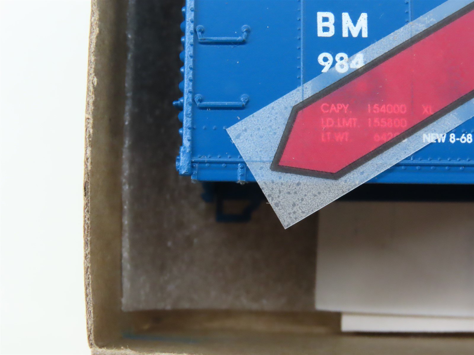 HO Athearn Bev-Bel Kit 2384-1 B&M Boston & Maine 50' Hydra-Cushion Box Car #984
