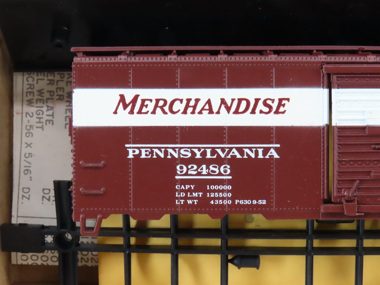 HO Scale Athearn Bev-Bel Kit 1734-2 PRR Merchandise Service 40' Box Car #92486