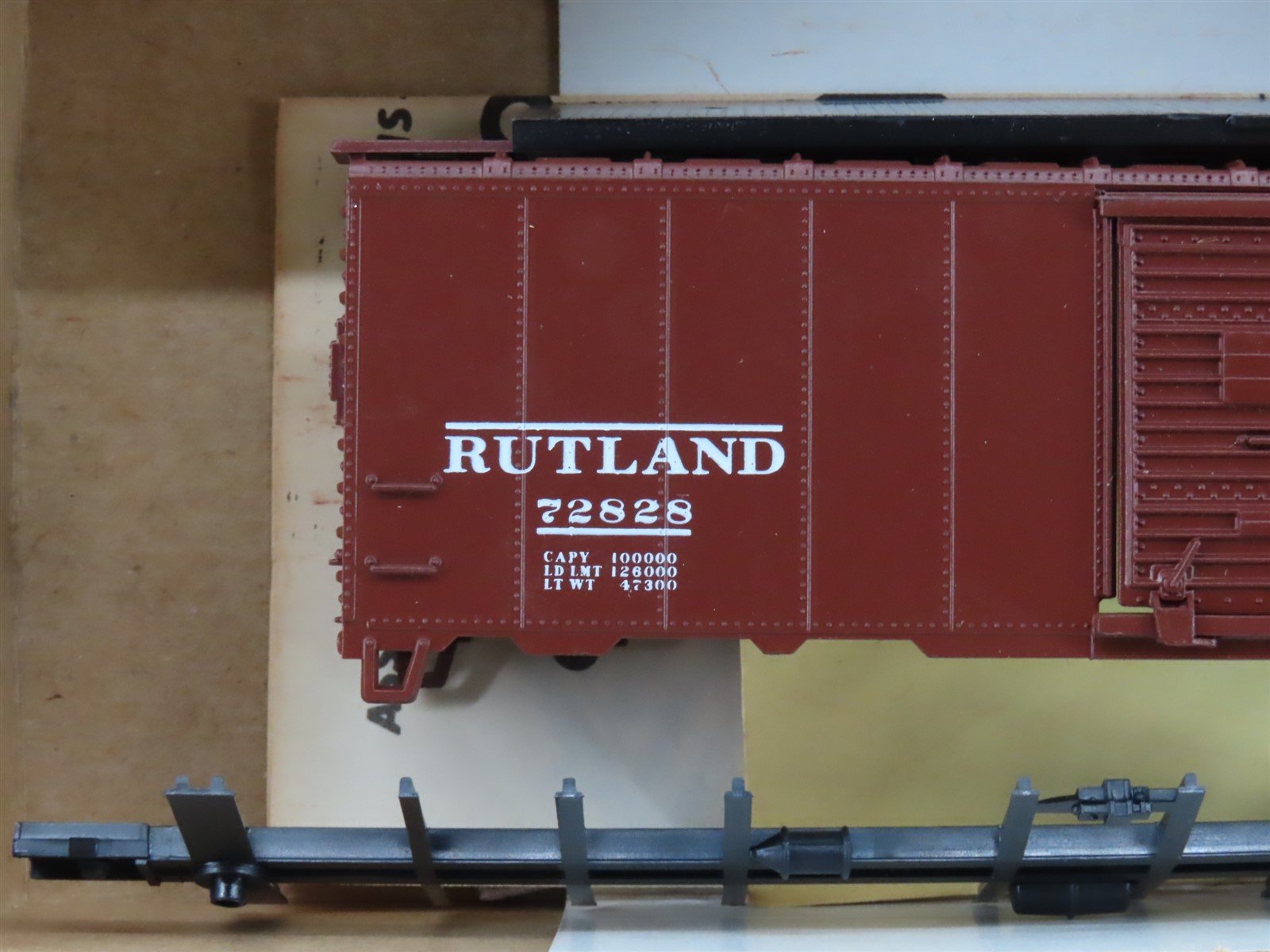 HO Scale Athearn Bev-Bel Kit 1083-1 RUT Rutland 40' Single Door Box Car #72828