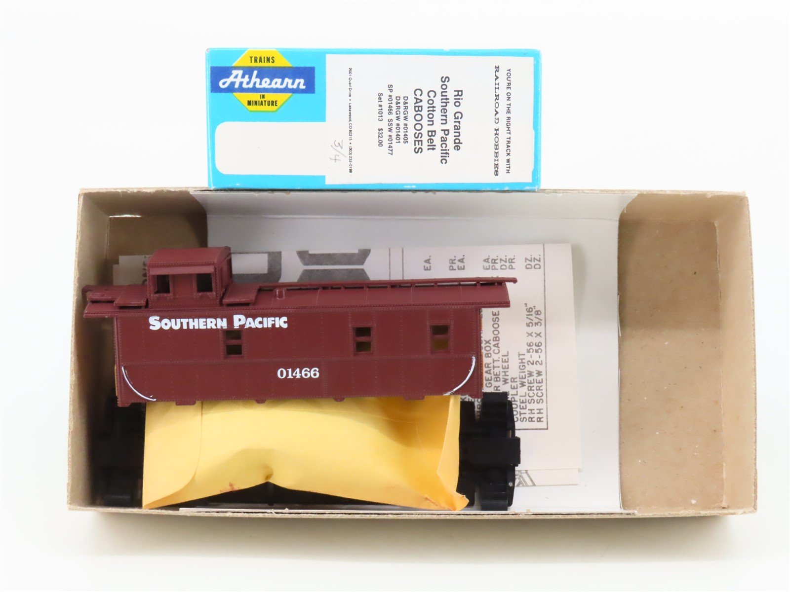 HO Athearn/Railroad Hobbies Kit SP Southern Pacific Offset Cupola Caboose #01466