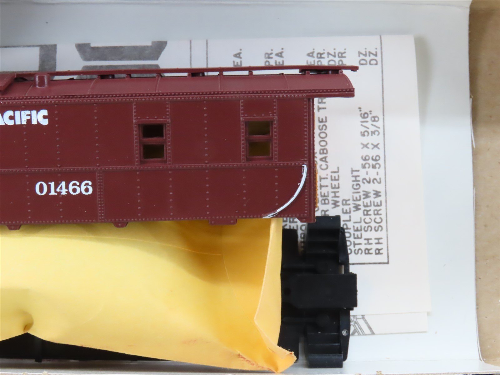 HO Athearn/Railroad Hobbies Kit SP Southern Pacific Offset Cupola Caboose #01466