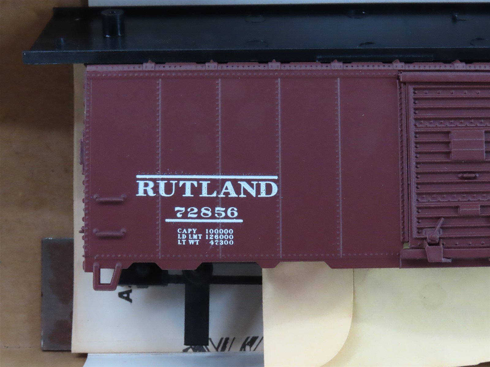 HO Scale Athearn Bev-Bel Kit 1083 RUT Rutland 40' Single Door Box Car #72856