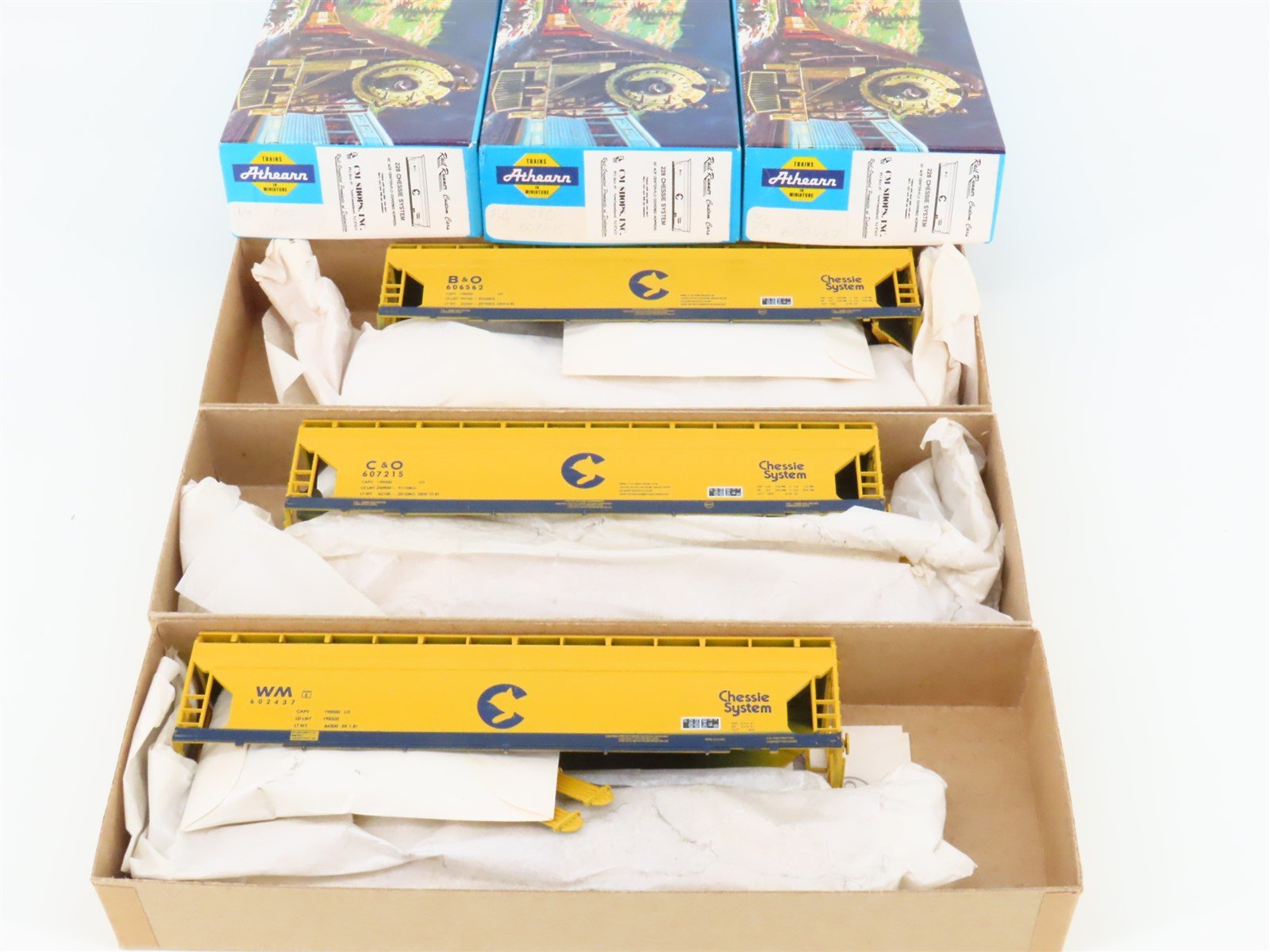 HO Athearn/Rail Runner Kit 228 C&O B&O & WM Chessie 4-Bay Covered Hoppers 3-Pack