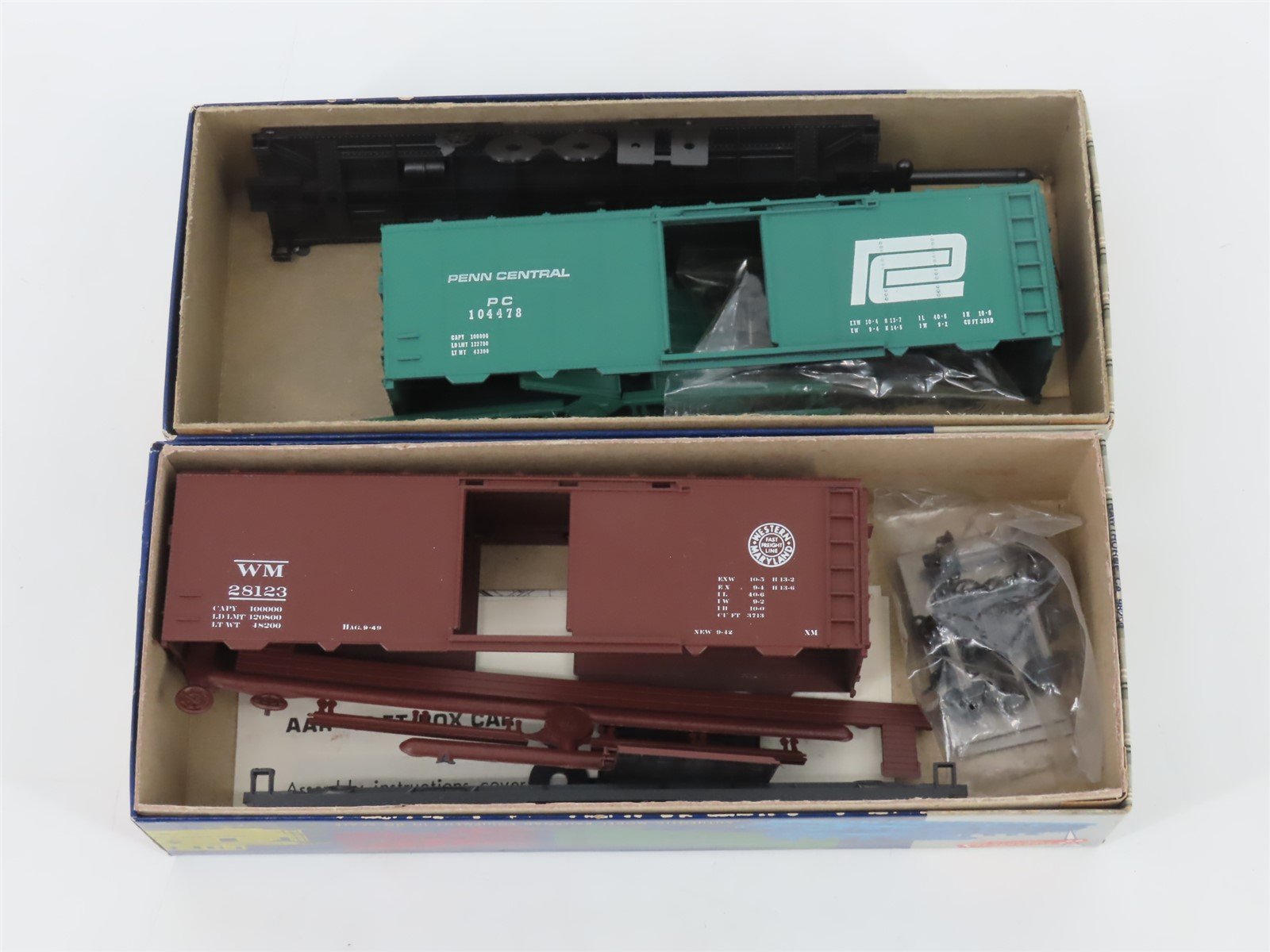 LOT of 10 HO Scale Roudhouse Kits B&O/PRR/BN/P&LE/ATSF/WM/PC/N&W/SL-SF Box Cars